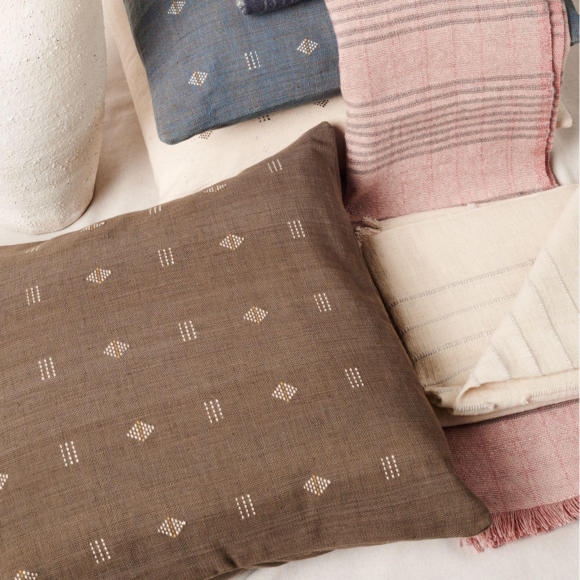 Modern Nira Choco Organic Cotton Handloom Pillow in Geometric Patterns For Sale