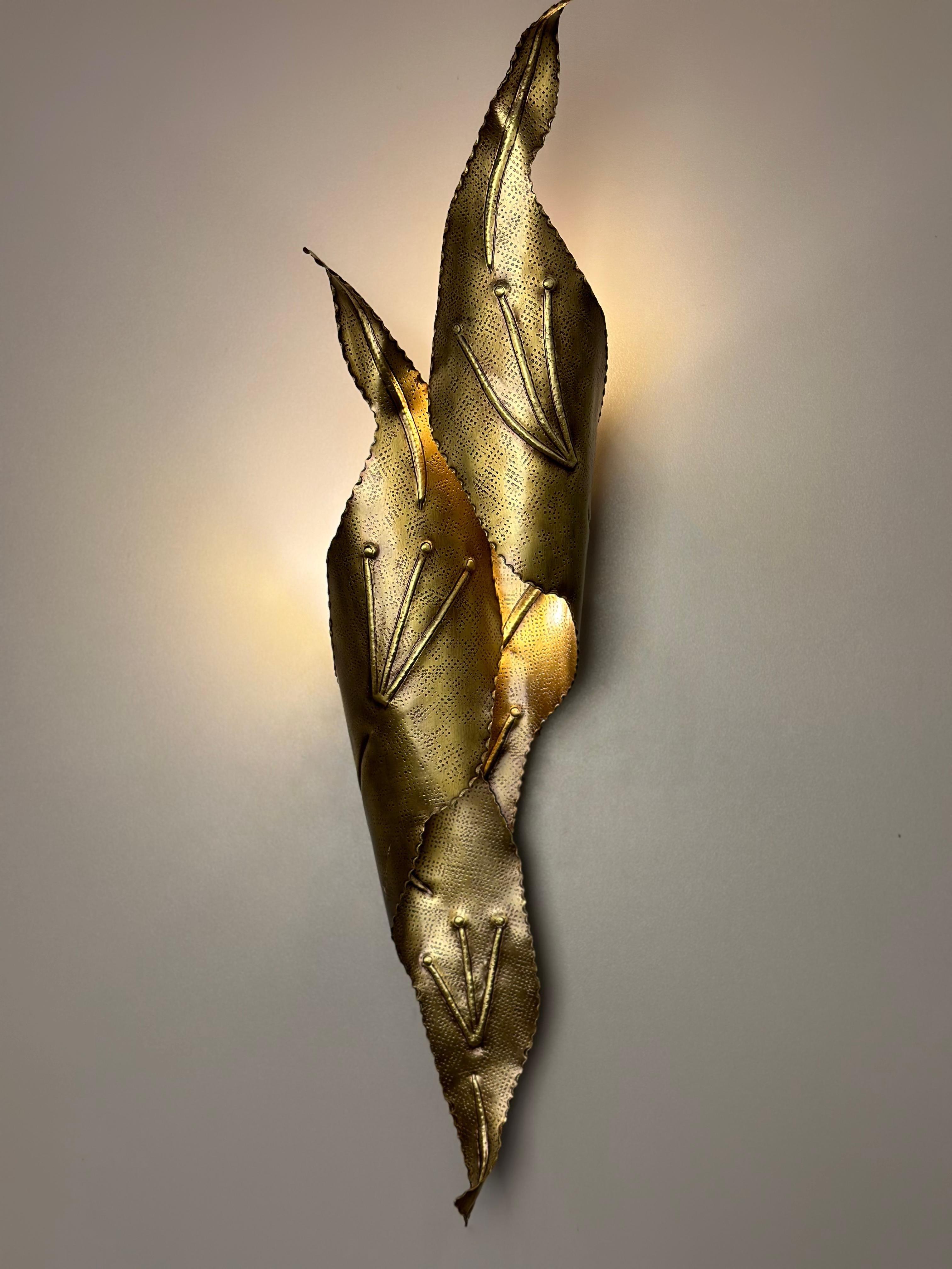 Mid-Century Modern Nisia Hammered Brass Wall Sconce For Sale