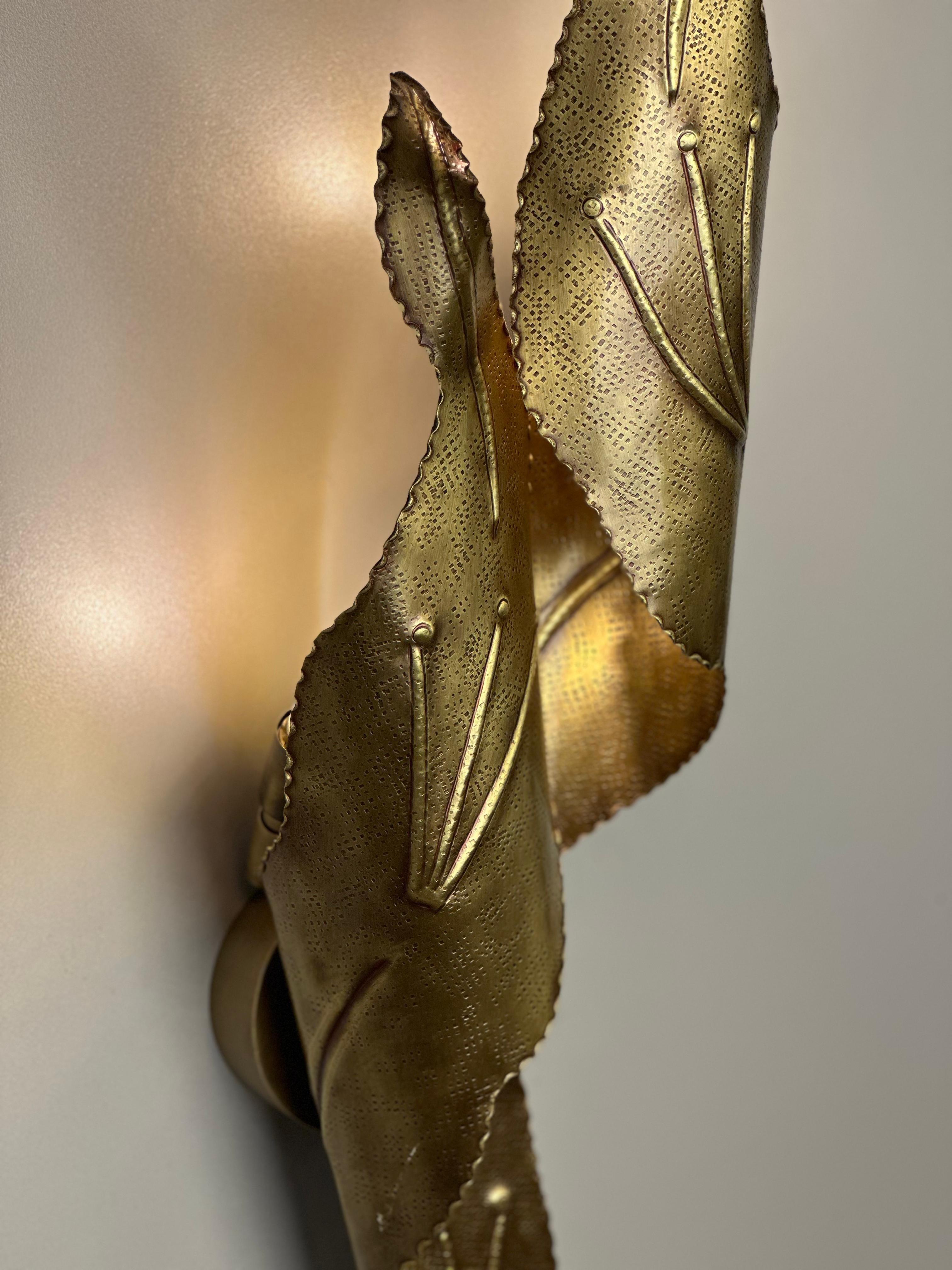 Nisia Hammered Brass Wall Sconce In New Condition For Sale In İstiklal, TR