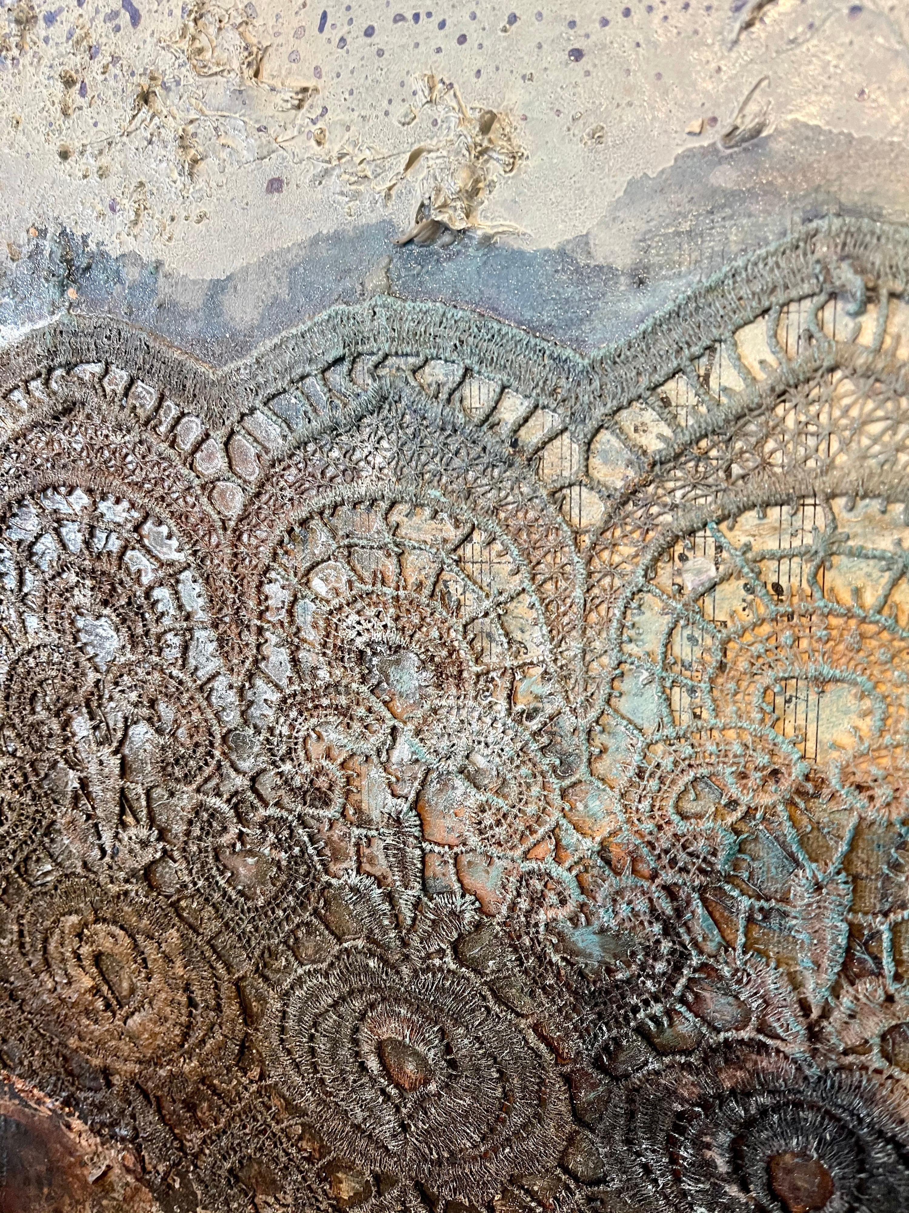 Collage francese Pittura d'assemblaggio Pizzo e note musicali Composizione astratta in vendita 6