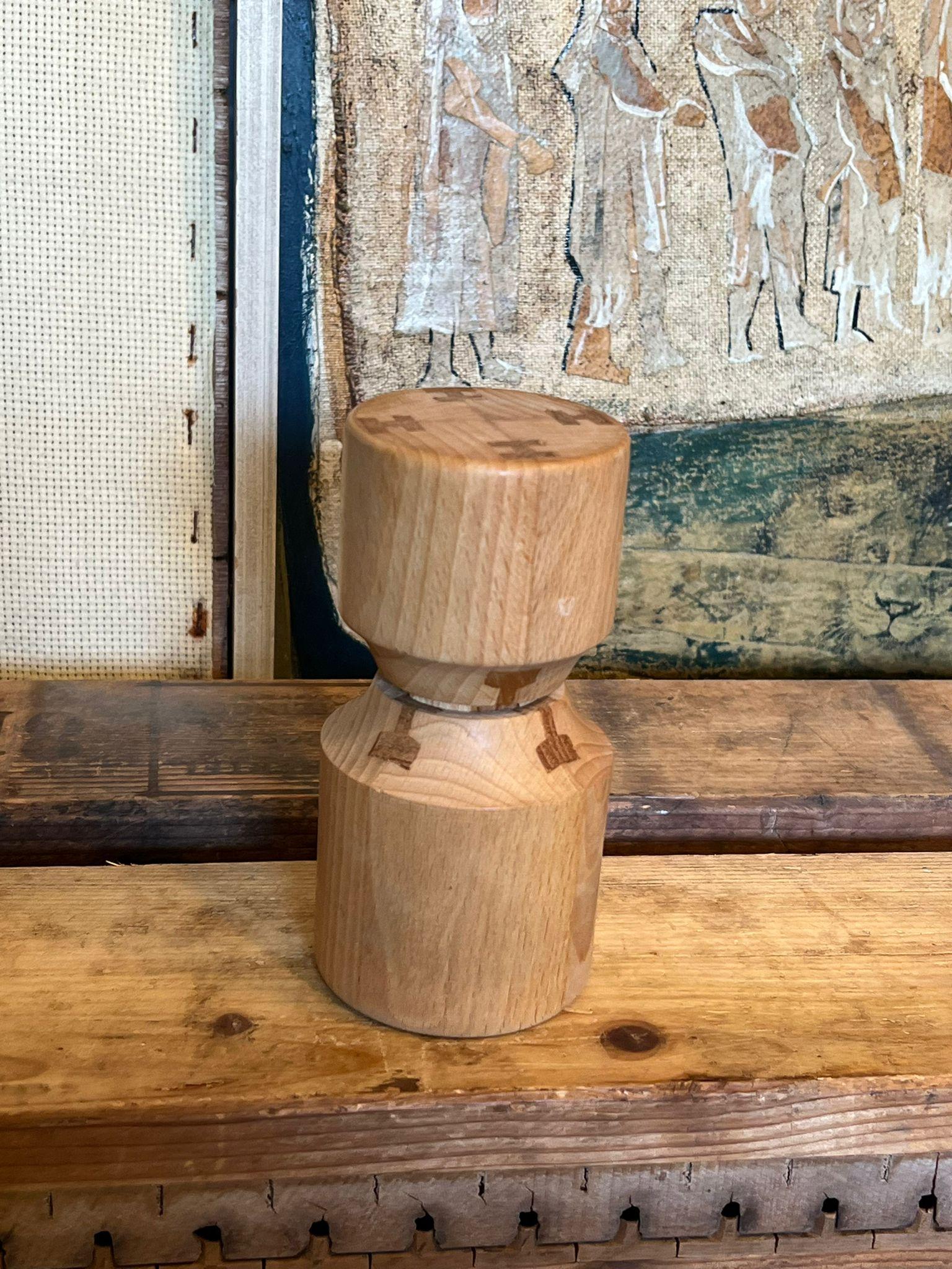 Nissan Mid Century Modern style Salt or pepper Shaker. In Good Condition For Sale In Seattle, WA