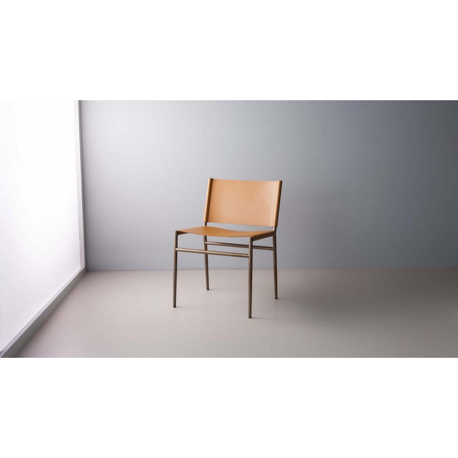 Nit Chair by Doimo Brasil
Dimensions: W 53 x D 56 x H 76 cm 
Materials: Metal, upholstered seat. 


With the intention of providing good taste and personality, Doimo deciphers trends and follows the evolution of man and his space. To this end, it