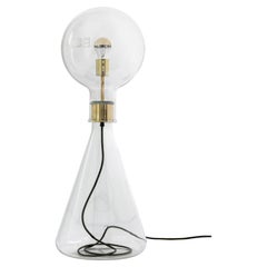 NITA XL-Tischlampe aus geblasenem Borosilberglas und gebürstetem Messing