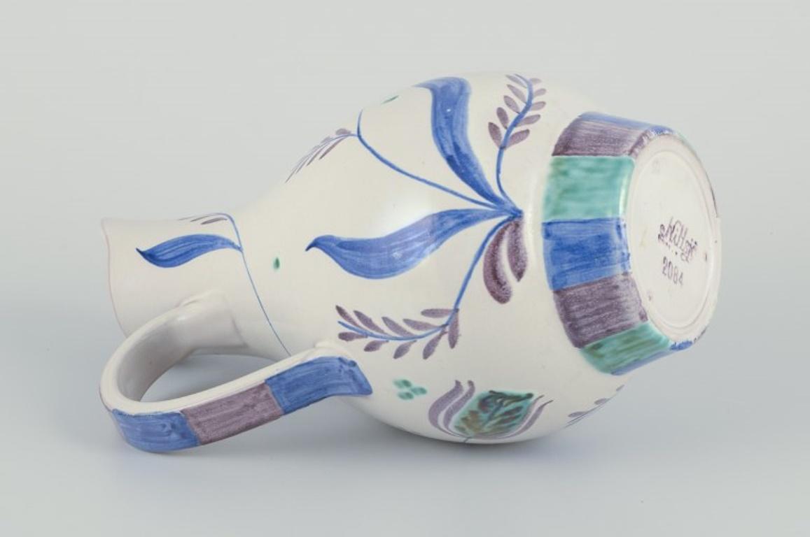 Céramique Nittsjö, Suède. Vase en céramique unique. Peint à la main avec des motifs floraux. Ca 1960 en vente