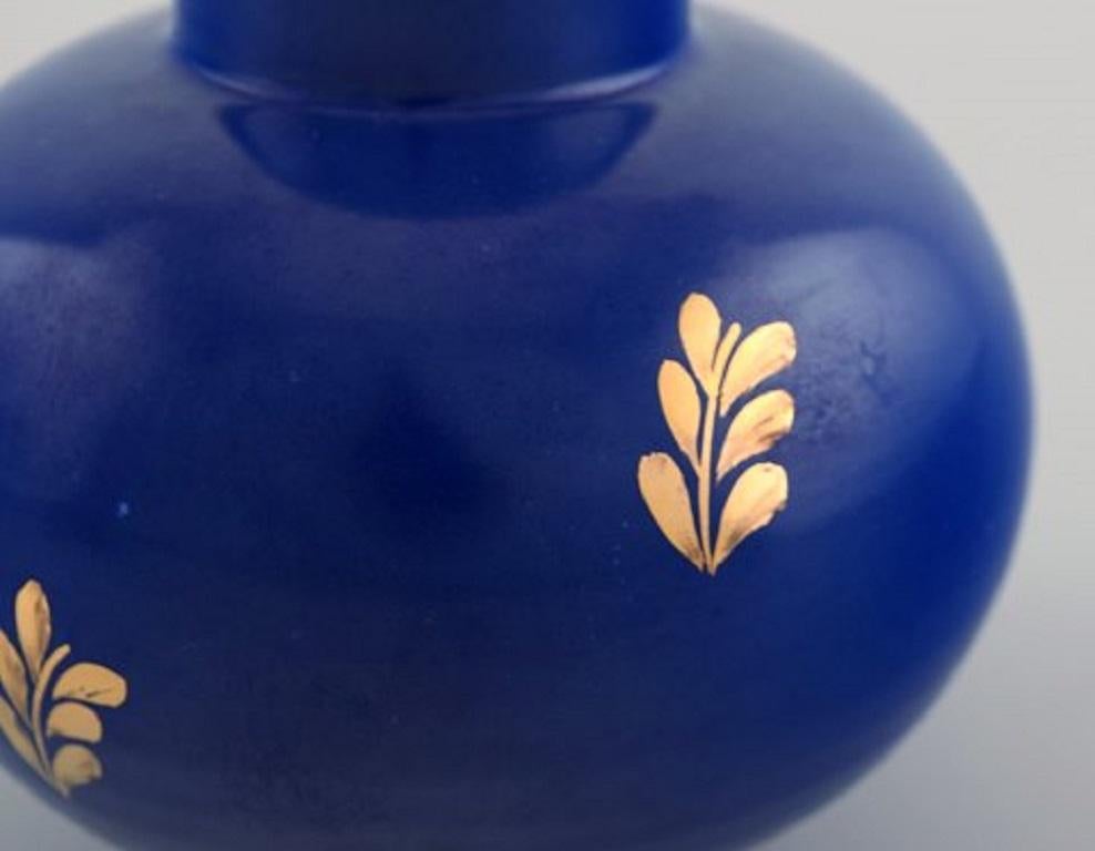 Nittsjö, Sweden, Vase in Glazed Ceramics, Blue Glaze and Leaves in Gold, 1960s In Good Condition In Copenhagen, DK