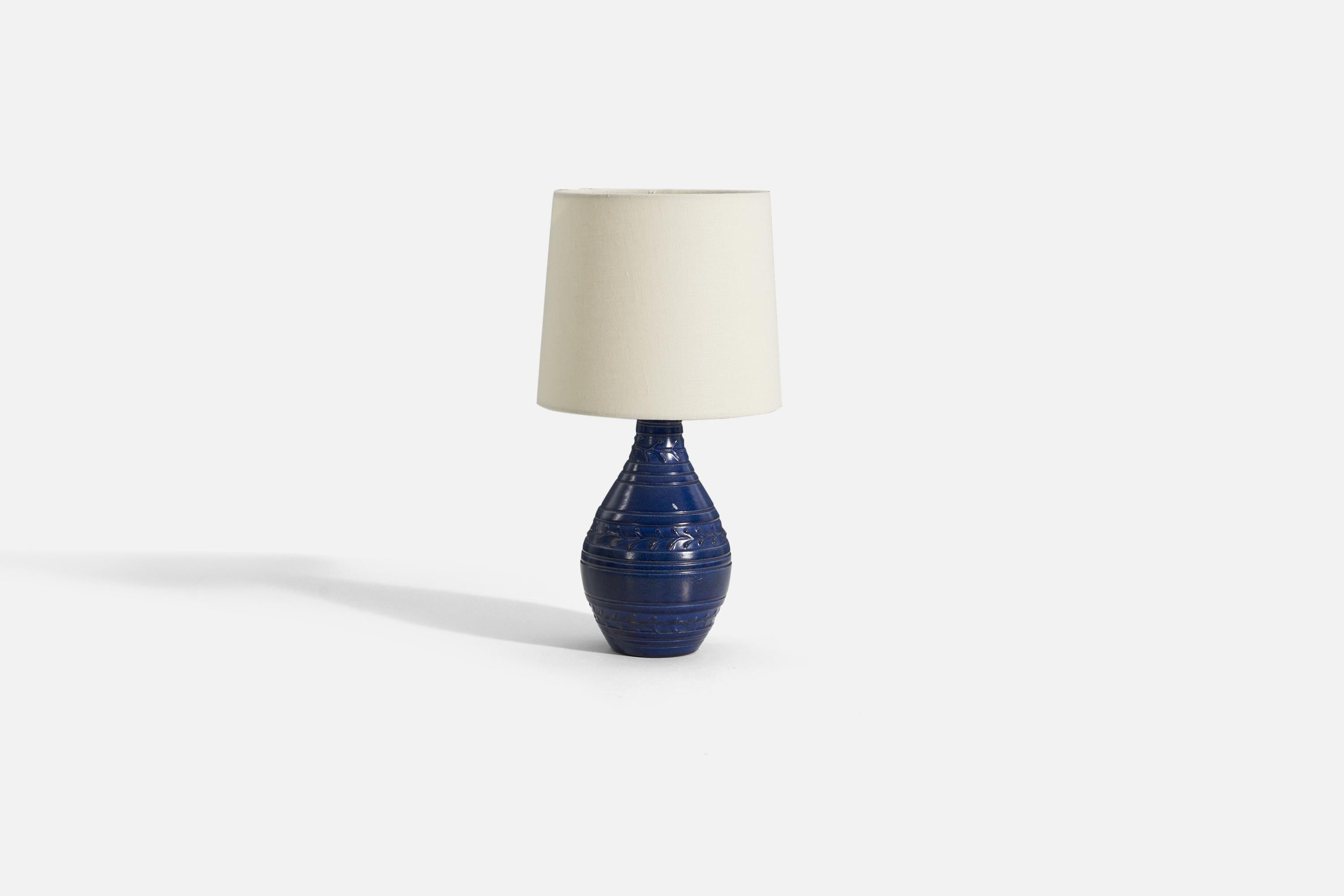 Suédois Nittsj, lampe de bureau, faïence bleue émaillée, Suède, années 1940 en vente