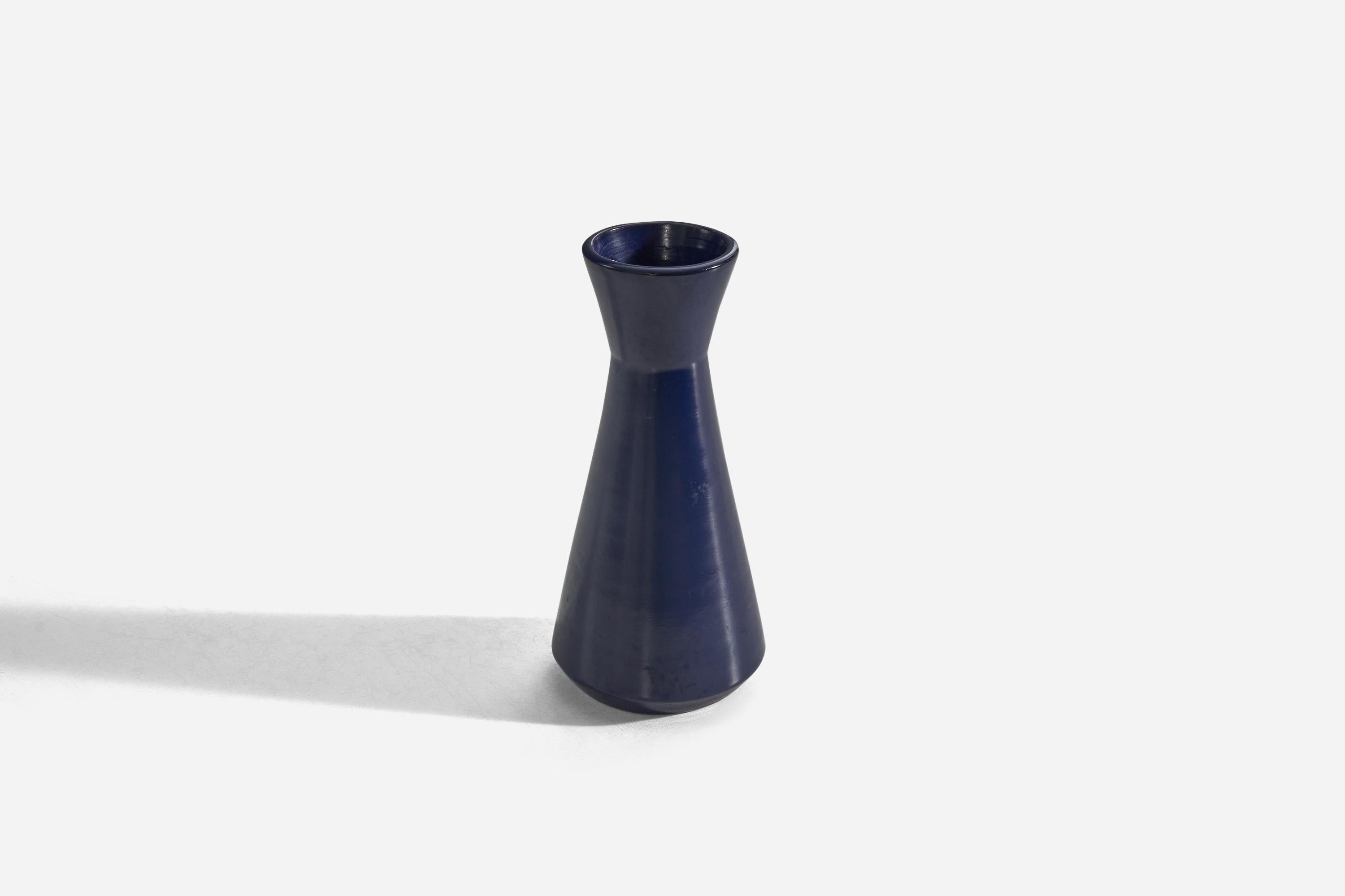 Suédois Nittsjö, Vase, Faïence émaillée bleue, Suède, années 1940 en vente
