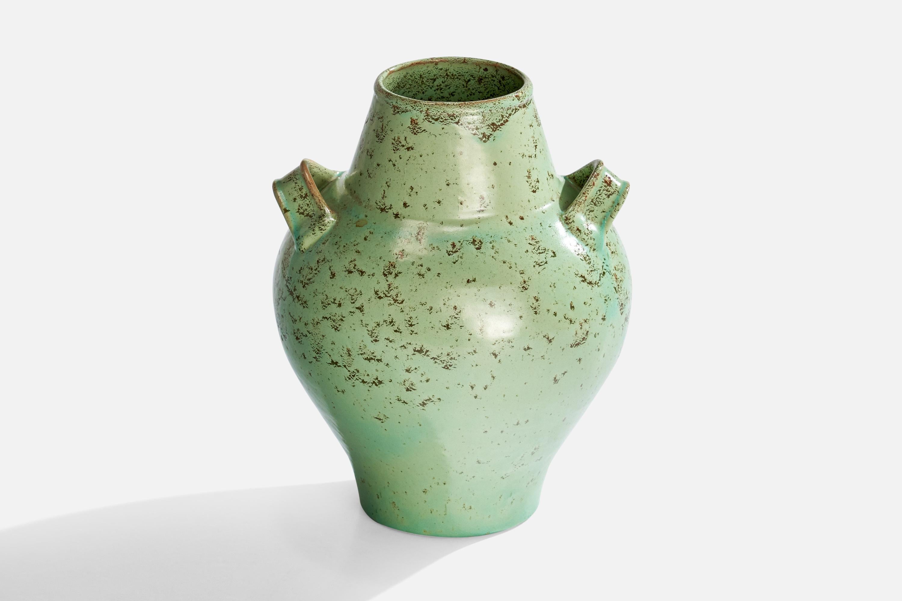 Vaso in ceramica smaltata verde progettato e prodotto da Nittsjö, Svezia, anni '30 circa.

Dimensioni: 7,5
