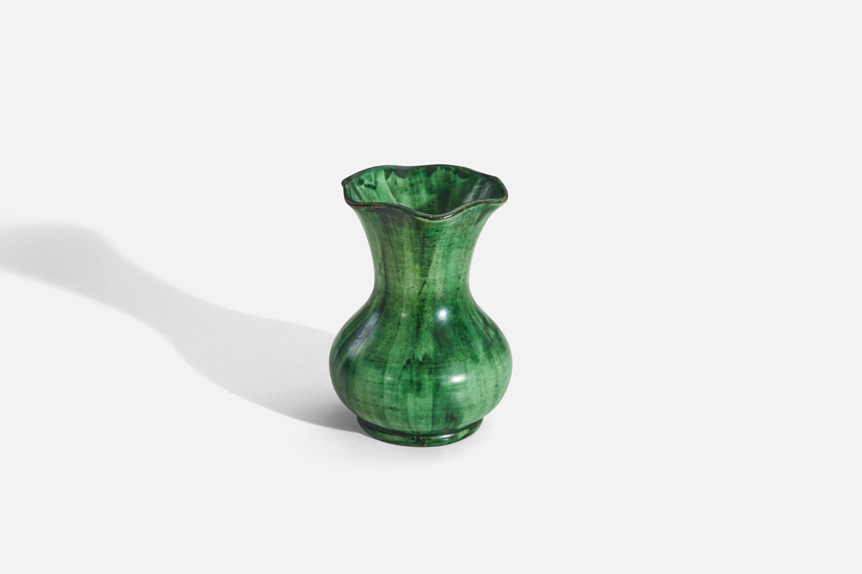 Scandinave moderne Nittsj, Vase, faïence émaillée verte, Suède, années 1940 en vente