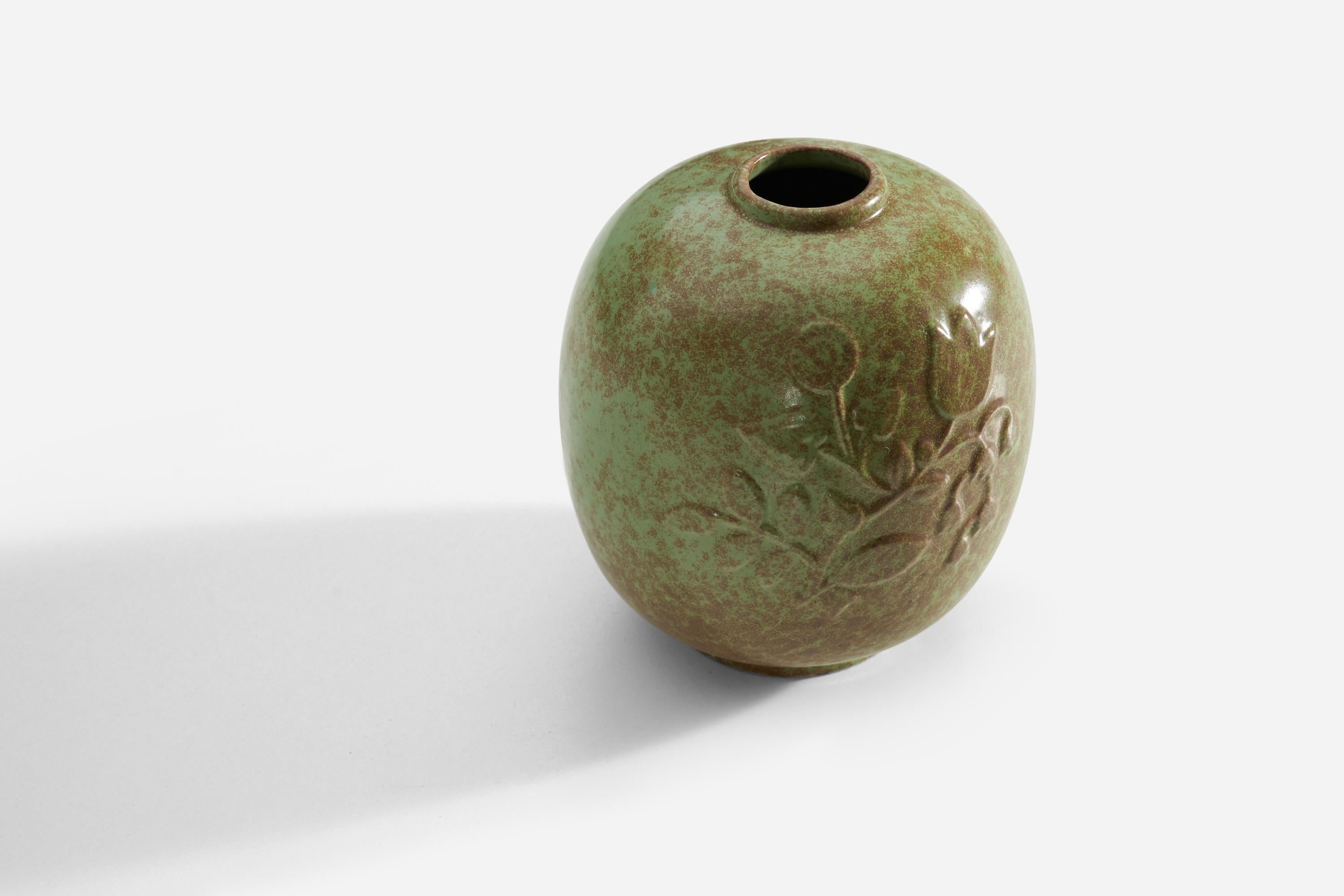 Scandinavian Modern Nittsjö, Vase, Green-Glazed Earthenware, Sweden, c. 1940s For Sale