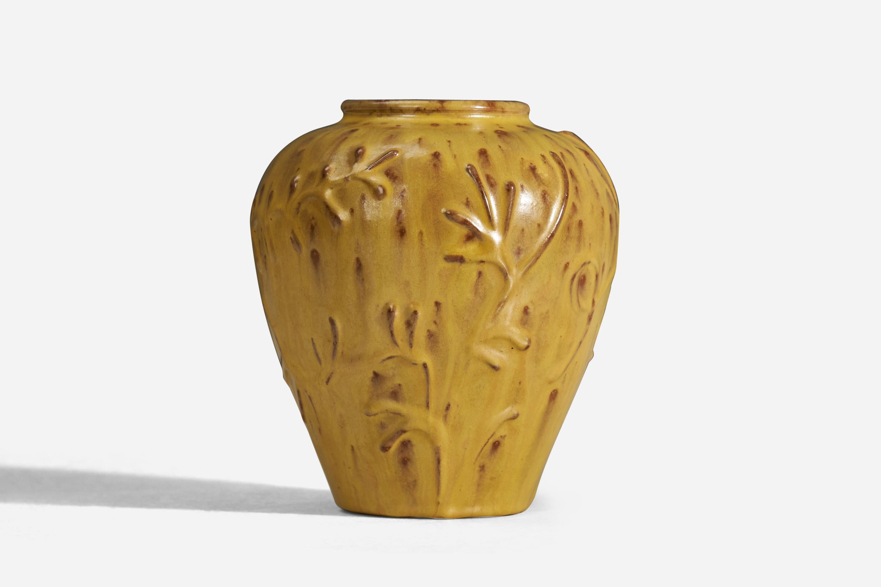 Suédois Nittsjö, Vase, Faïence émaillée jaune, Suède, années 1940 en vente