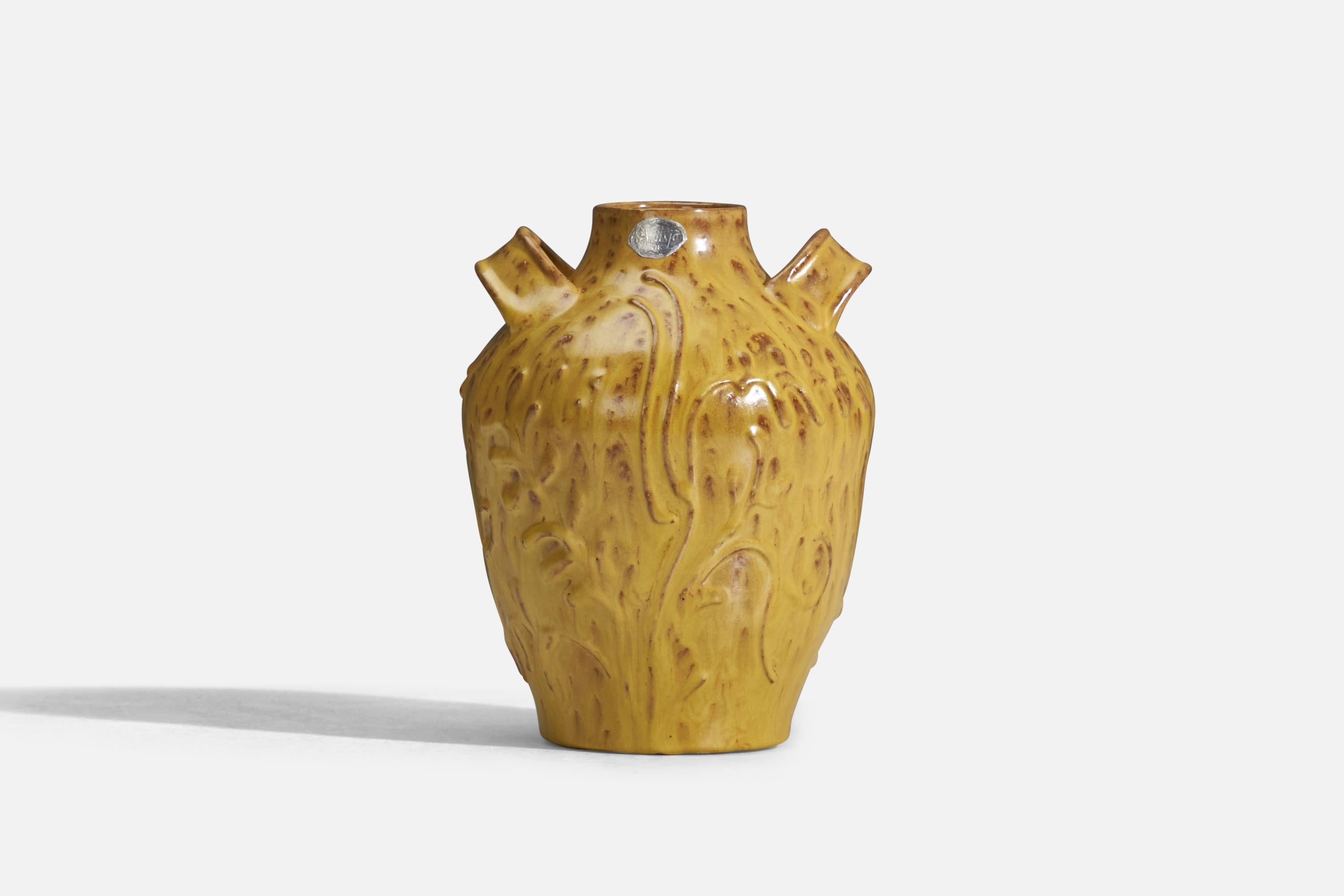 Suédois Nittsjö, Vase, faïence à glaçure jaune, Suède, années 1940 en vente