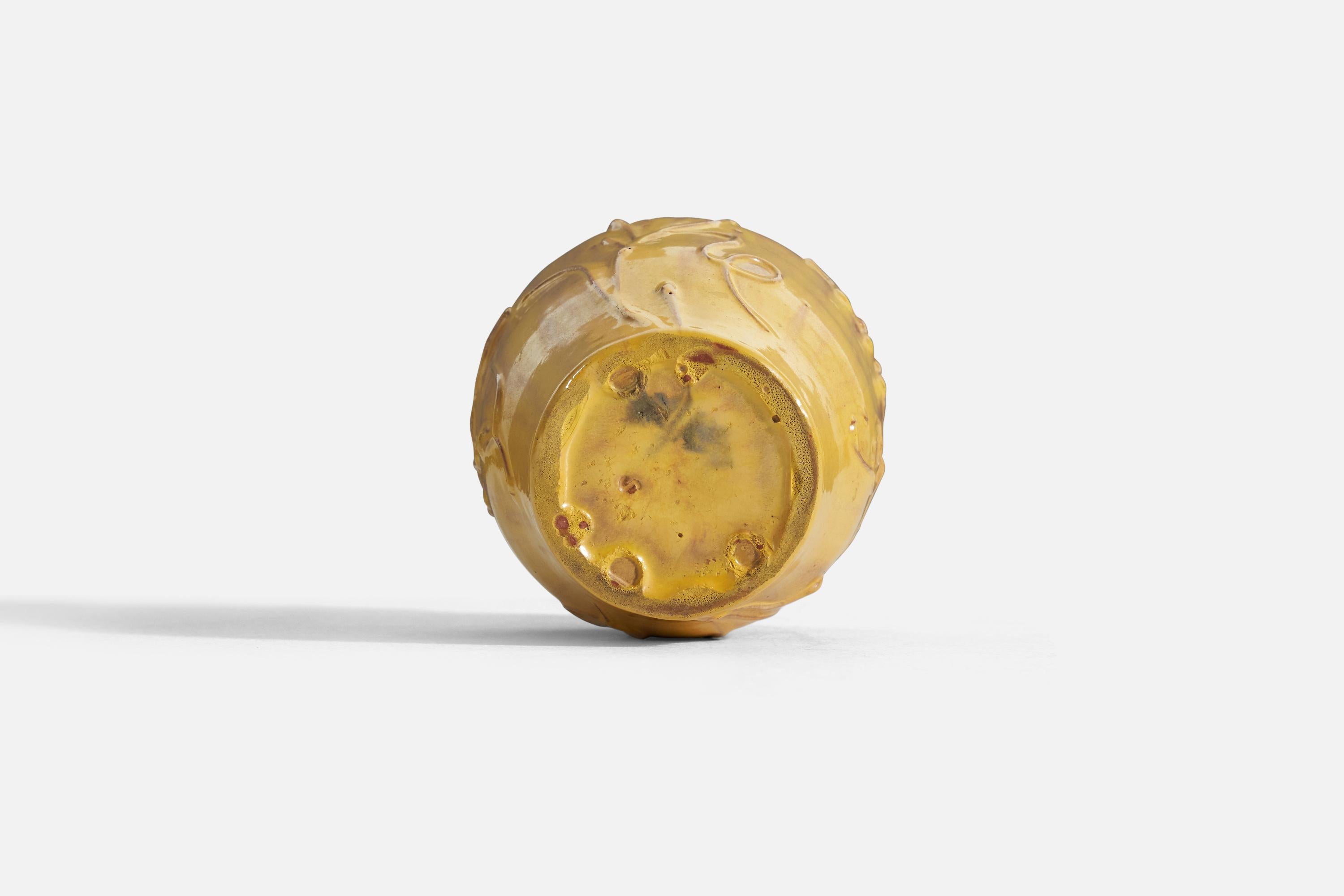 Milieu du XXe siècle Nittsj, Vase, faïence jaune vernissée, Suède, années 1940 en vente