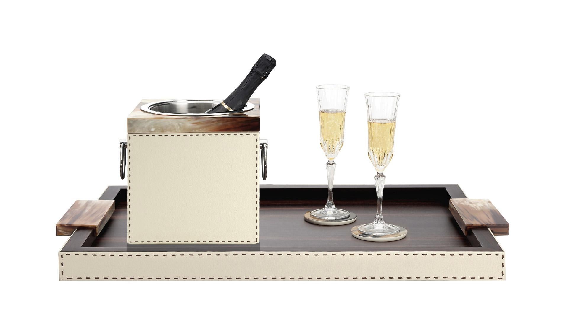 Chill your favourite bottle of champagne in our Nives bucket, a stylish element for your table or buffet display. Blending fine materials, the design is distinguished by a unique rim in genuine Corno Italiano with gloss finish and by handmade saddle