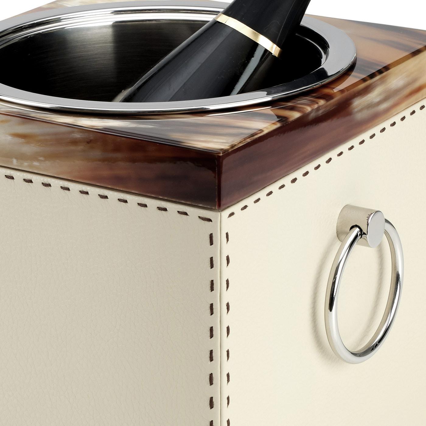 Contemporary Nives Champagne Bucket in Pebbled Leather and Corno Italiano, Mod. 4455 For Sale