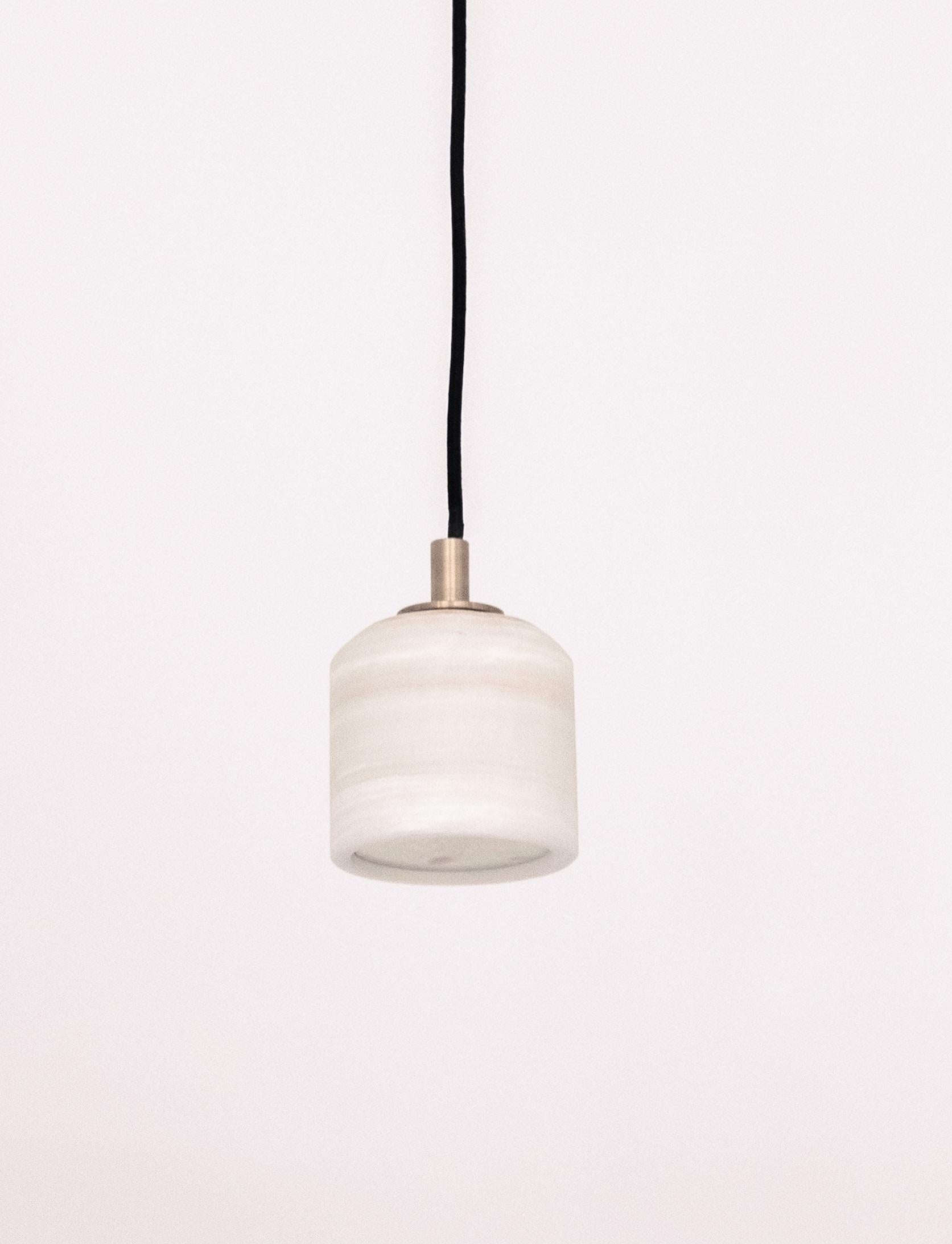 Lámpara colgante Nix de ónice y latón cepillado by Nuumbra Otro en venta