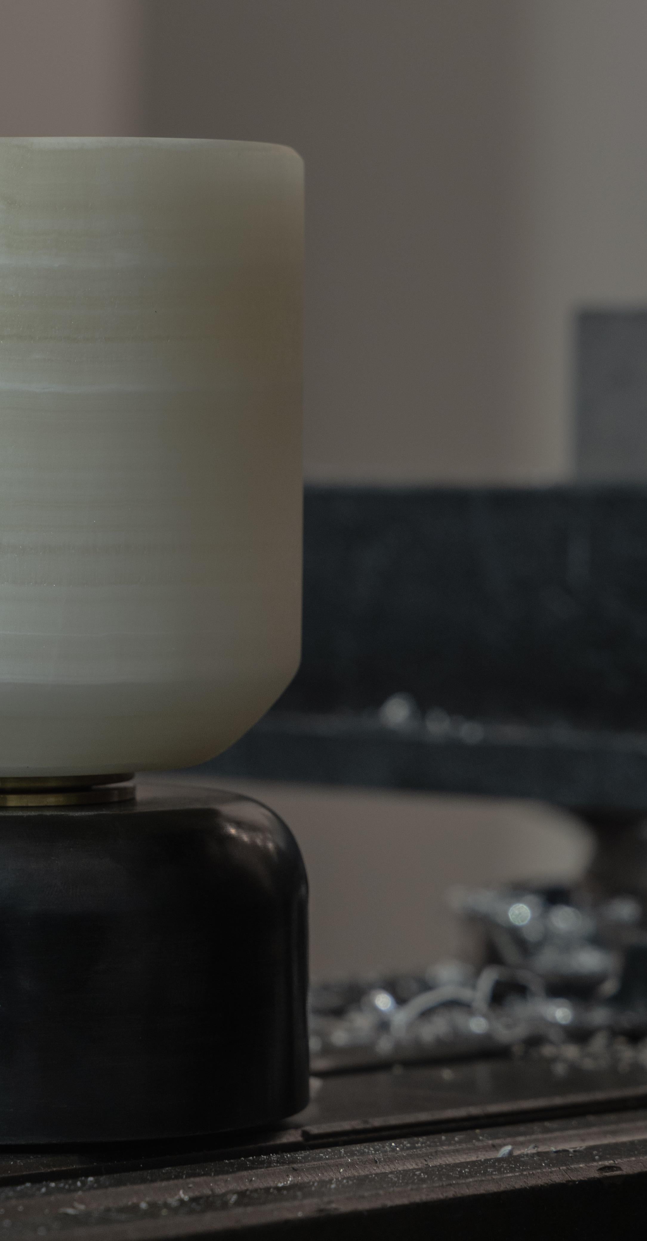 Lampe de table Nix en onyx et acier noirci par Nuumbra Neuf - En vente à Geneve, CH