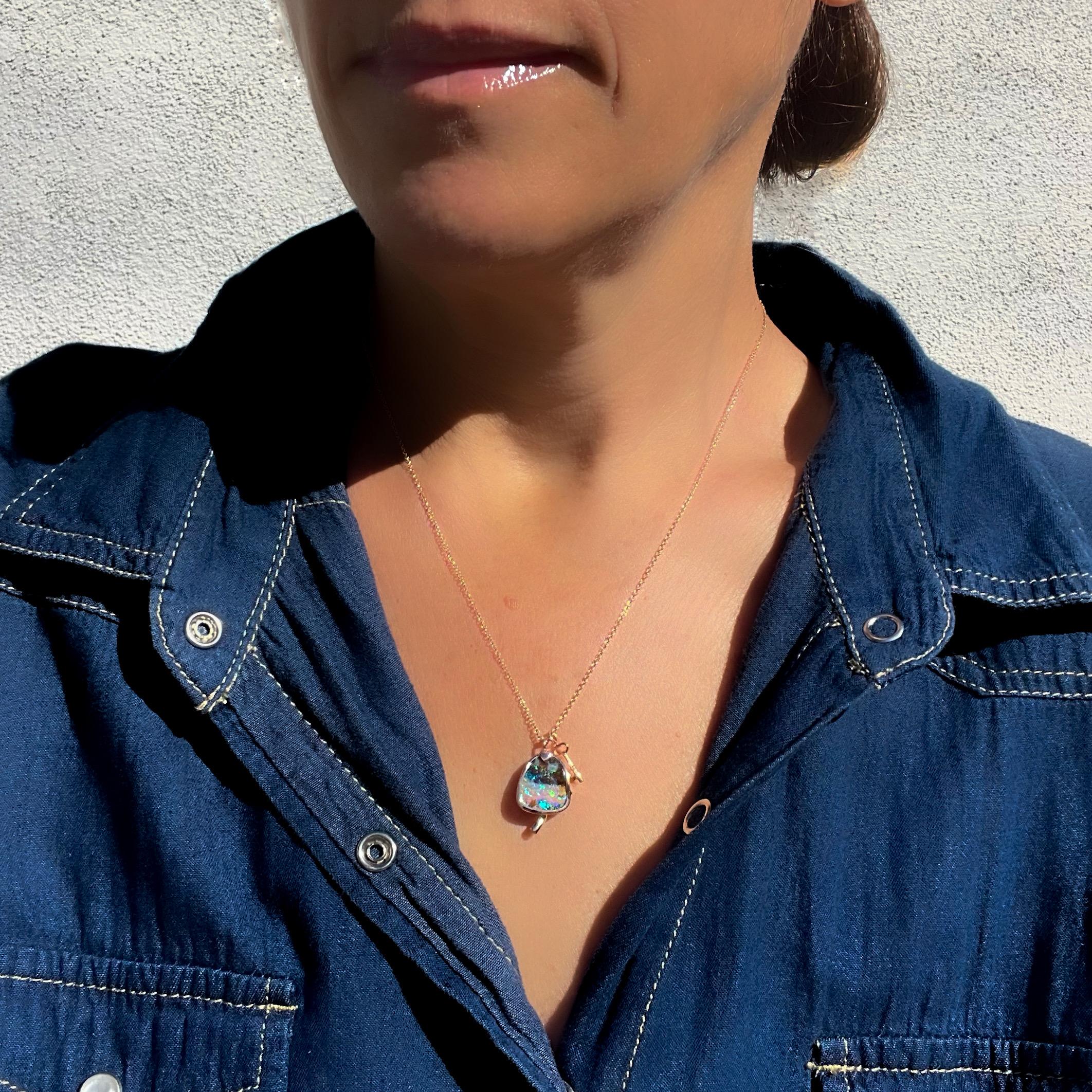 NIXIN Jewelry Magic Mushroom australischer Opal-Halskette mit Smaragd in Roségold im Angebot 3