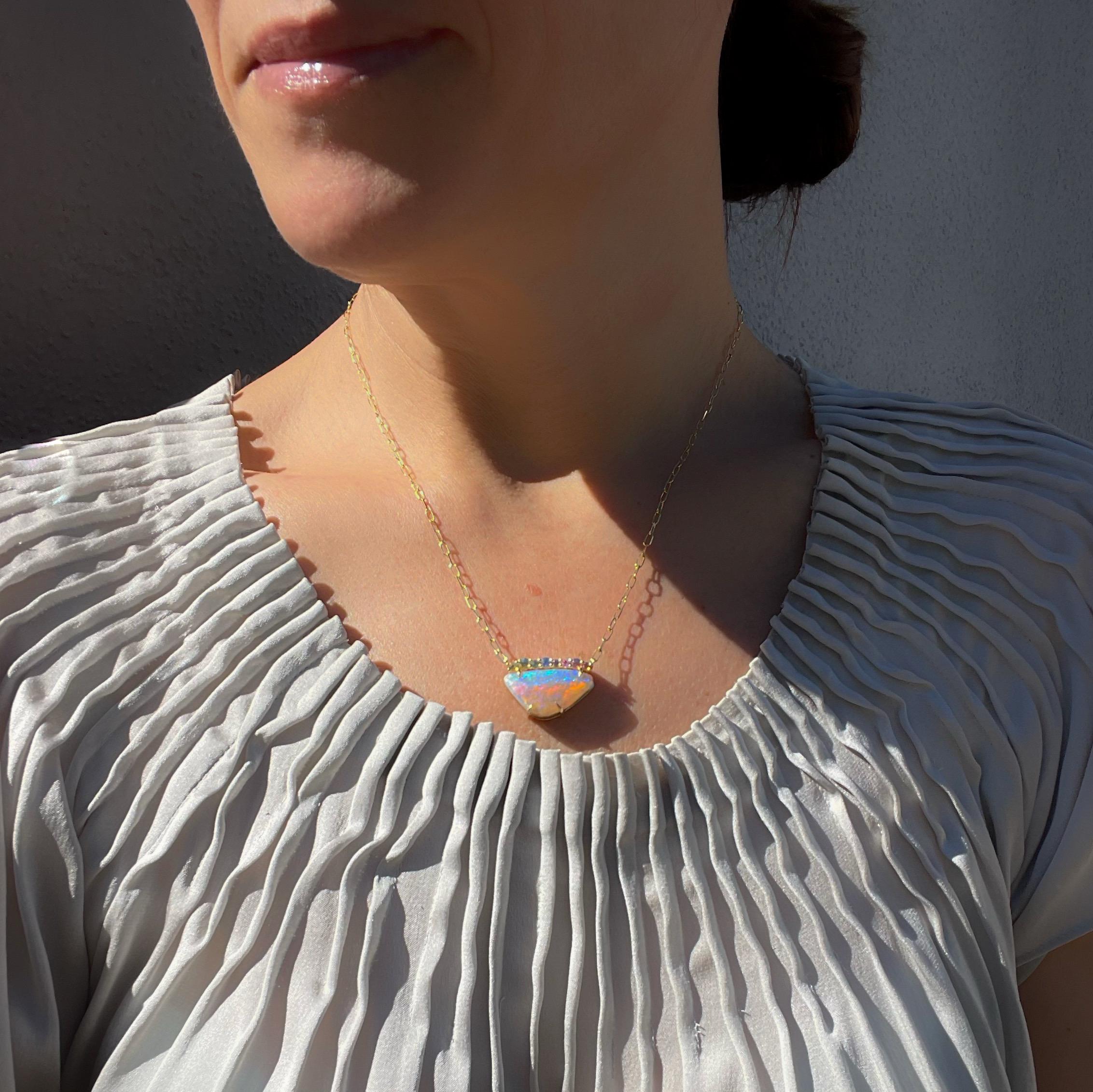 NIXIN Jewelry Regenbogen in Warte australischer Opal Halskette mit Saphiren und Gold im Angebot 5