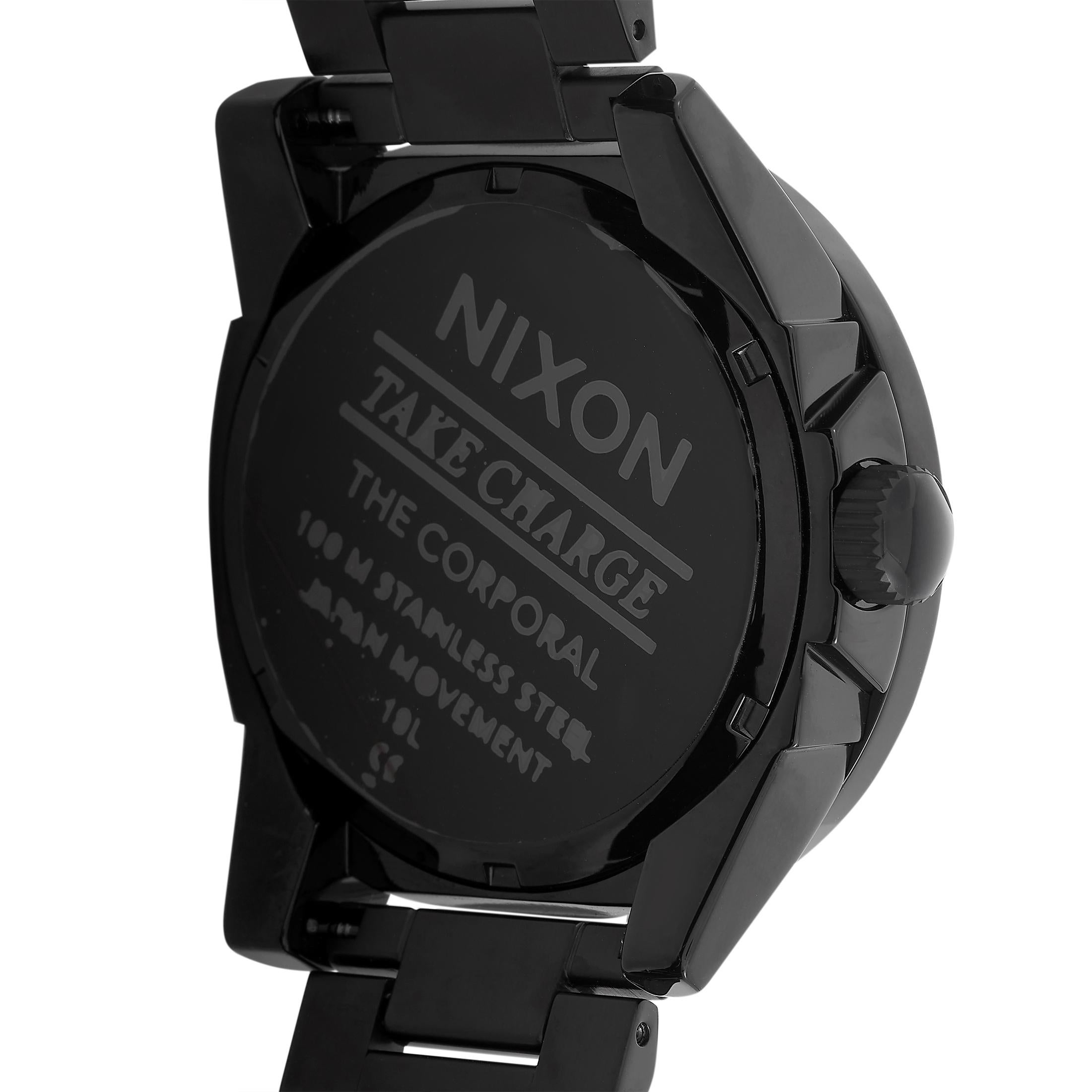 Nixon Corporal Montre noire/dorée en acier inoxydable A346-010-00 Neuf à Southampton, PA