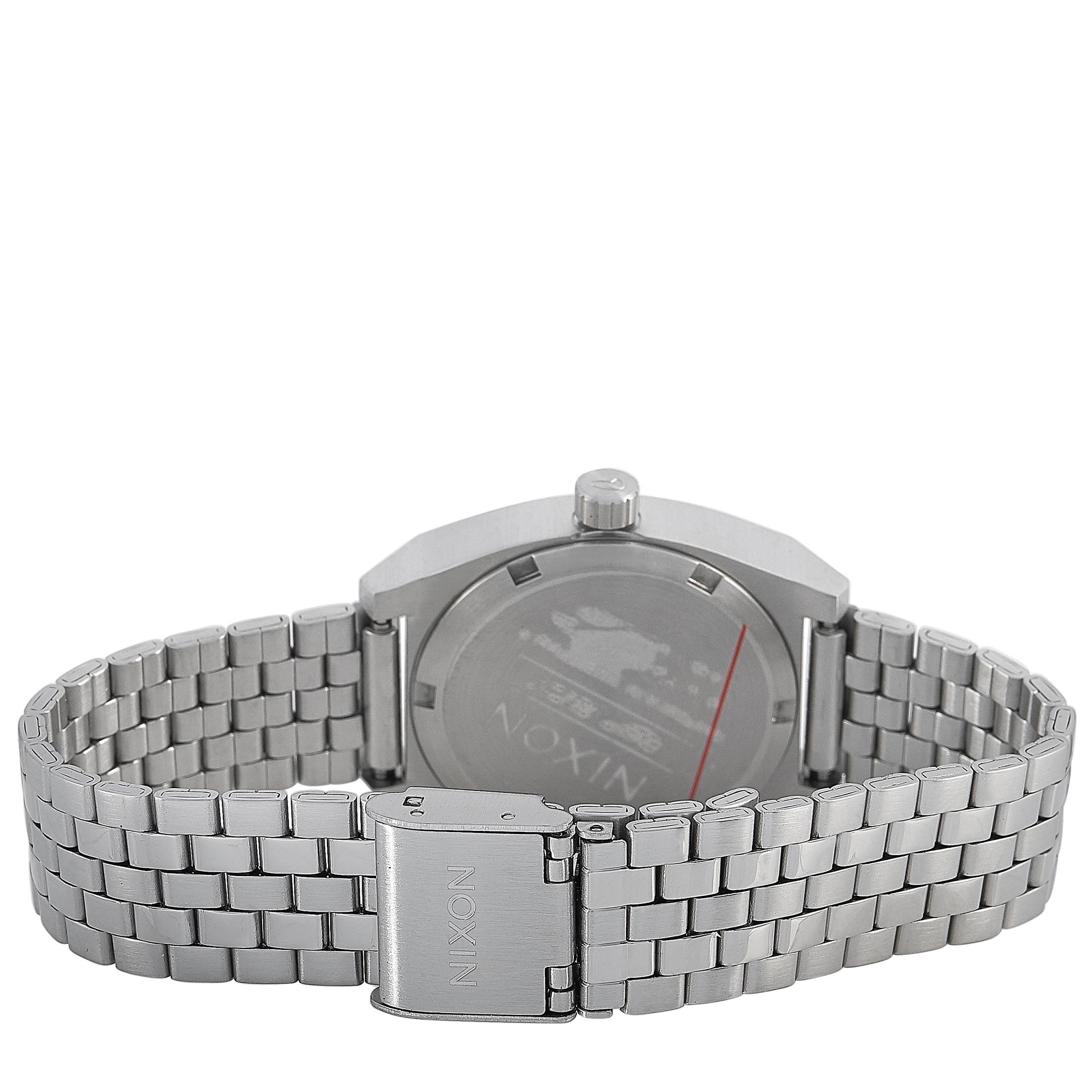 The Nixon Medium Time Teller All Silver watch, reference number A1130-1920-00, comes with a 31 mm stainless steel case that is presented on a matching stainless steel bracelet. The case is water-resistant to 100 meters. The watch is offered with a