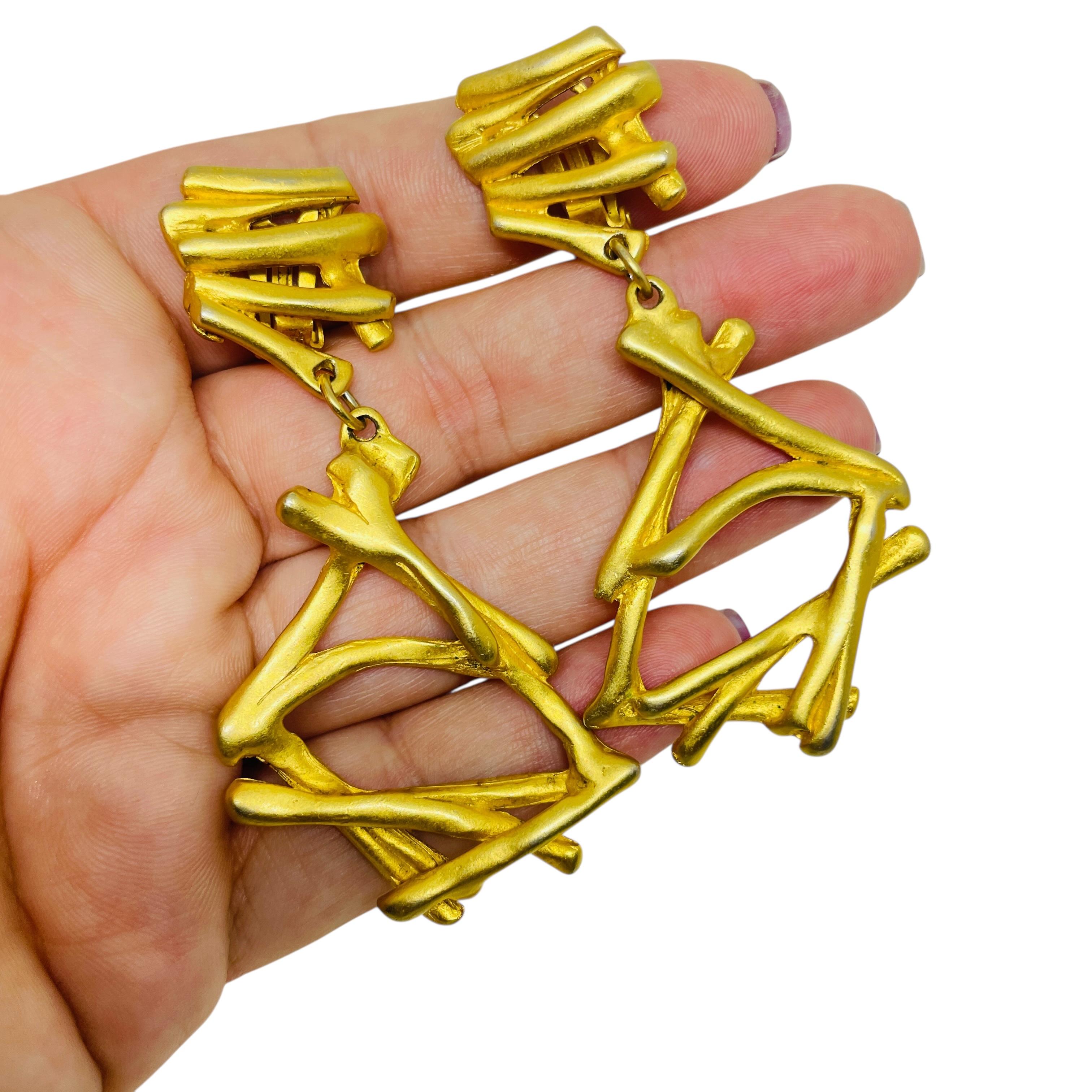 DETAILS

• signed NJ NORMA JEAN

• gold tone 

• vintage designer earrings
 
MEASUREMENTS  

• CONDITION

•  very good vintage condition with minimal signs of wear 

 Sku 54

❤️❤️   VINTAGE DESIGNER JEWELRY   ❤️❤️

❤️❤️  ALEXANDER’S BOUTIQUE  ❤️❤️