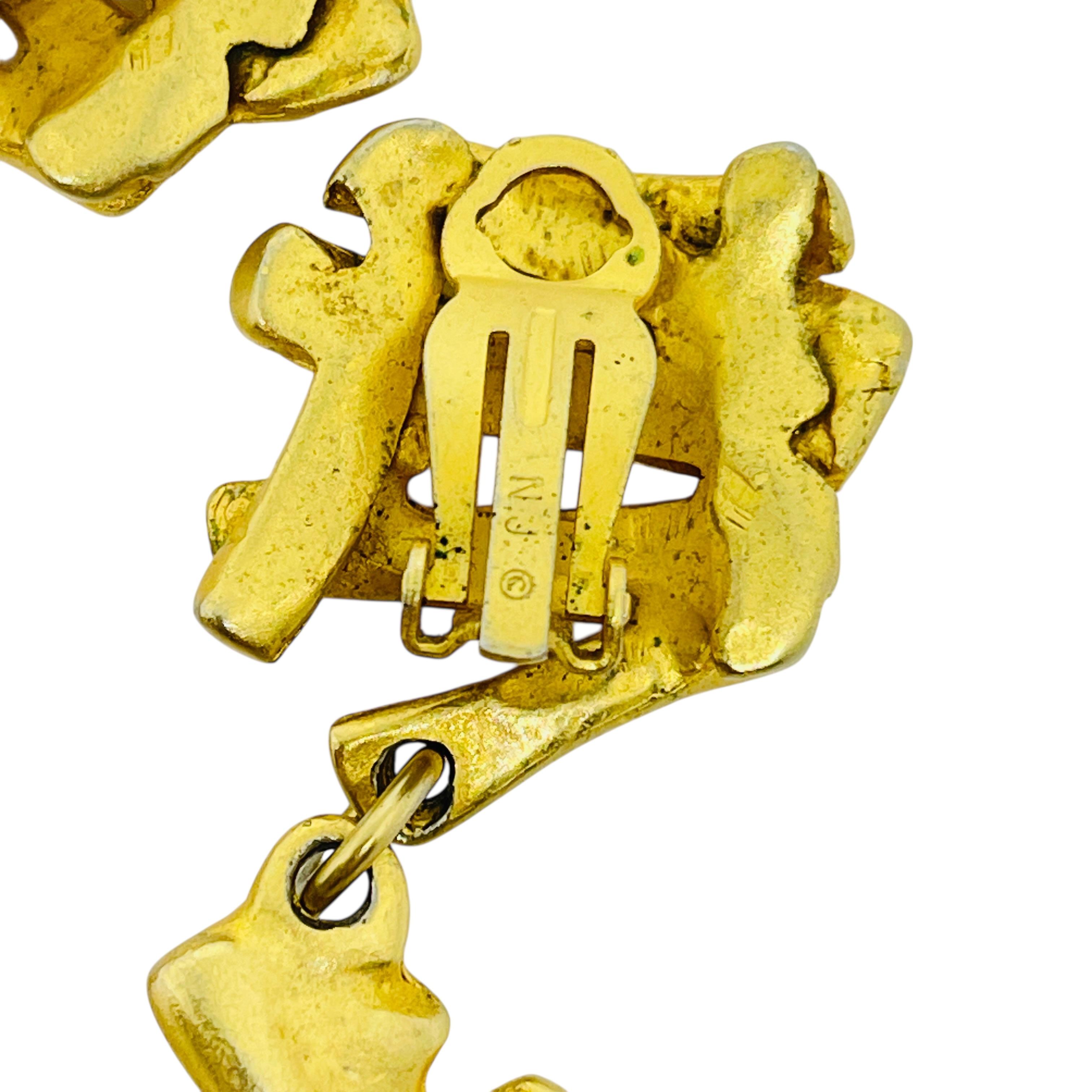 NJ NORMA JEAN signed vintage matte gold tone geometric designer clip on earrings In Good Condition For Sale In Palos Hills, IL