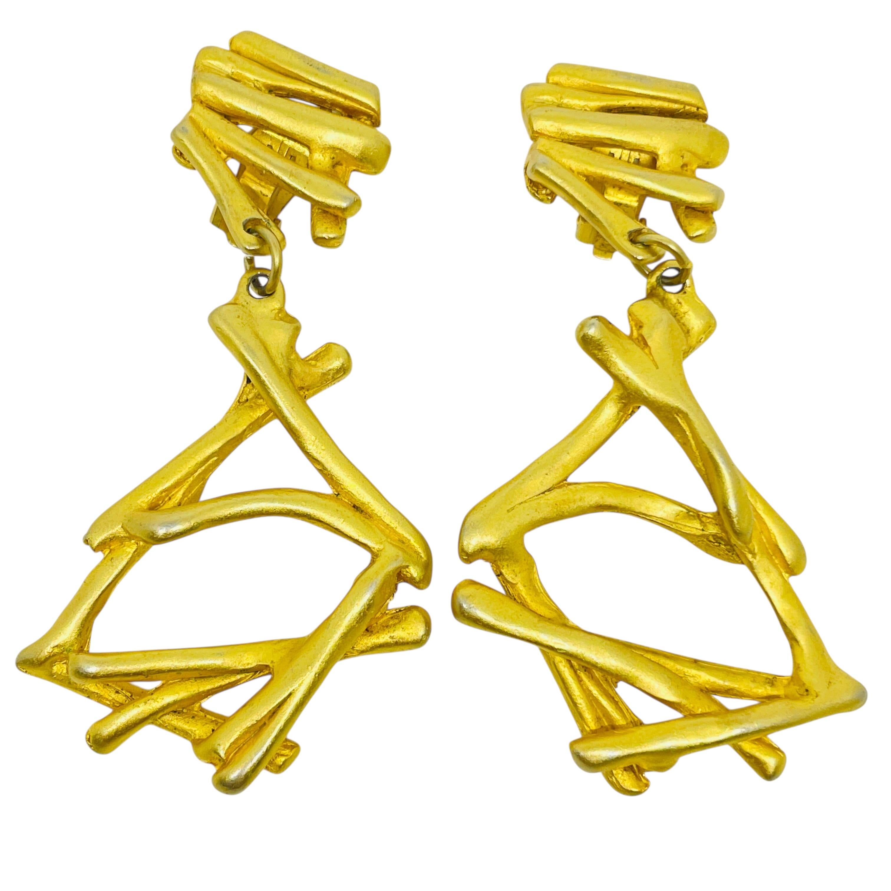 NJ NORMA JEAN signed vintage matte gold tone geometric designer clip on earrings For Sale 2