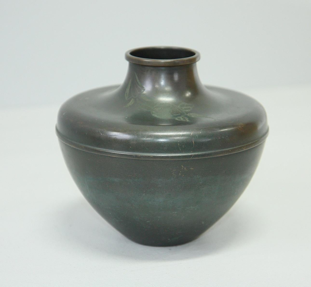 Art déco Vase en bronze suédois N&J - Début 30ème siècle Art Déco en vente