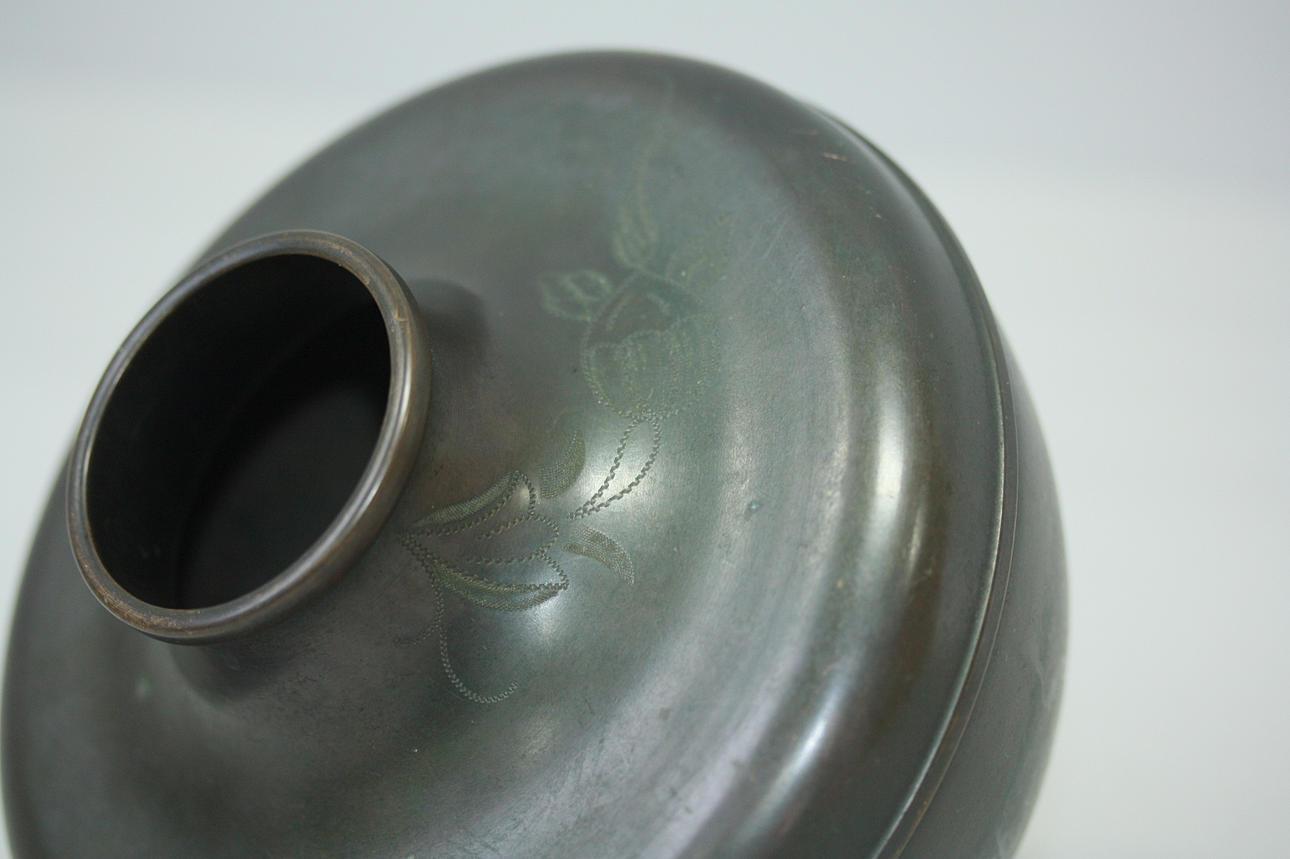 Vase en bronze suédois N&J - Début 30ème siècle Art Déco Bon état - En vente à Stockholm, SE