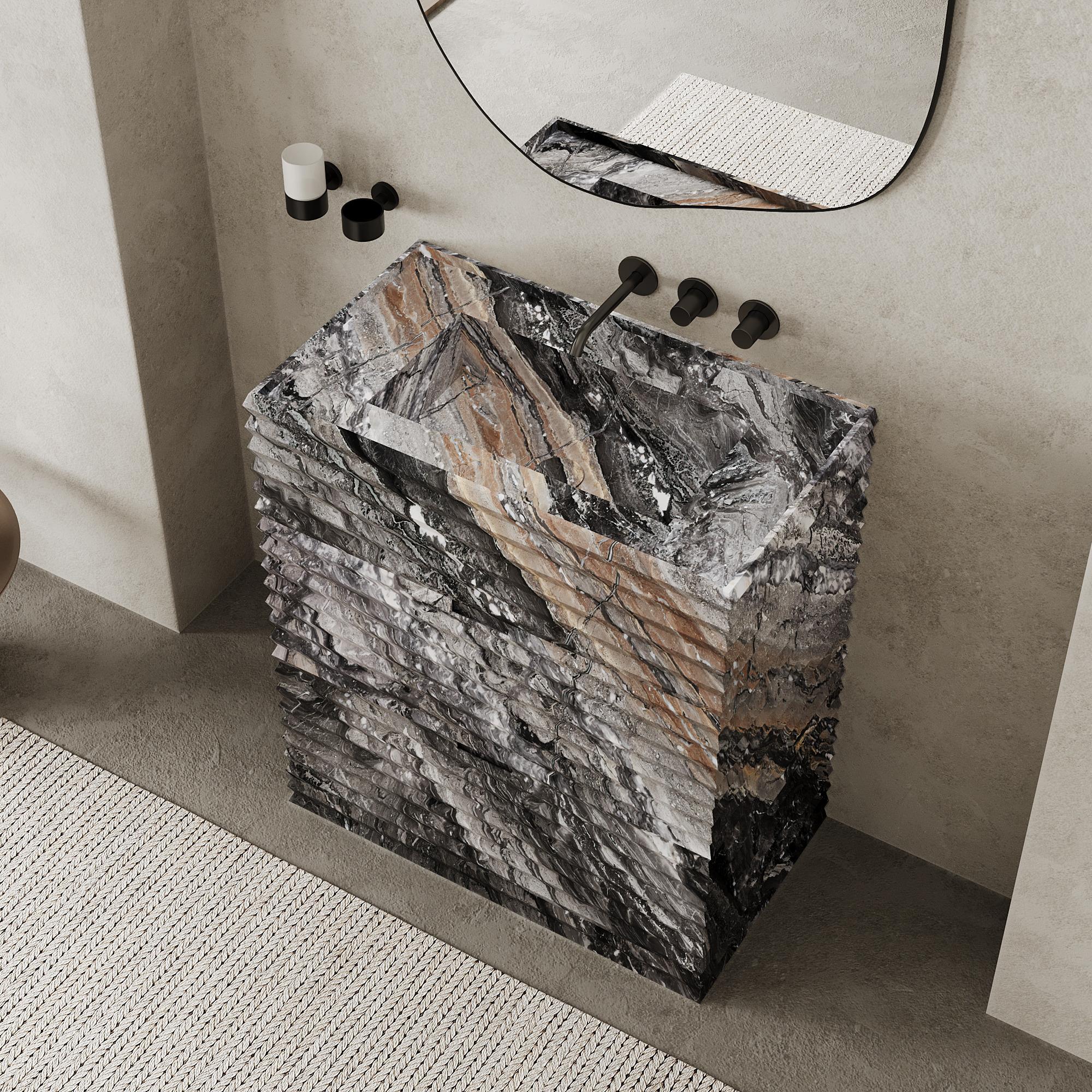 Améliorez votre salle de bain avec notre luxueux meuble-lavabo en marbre Njord, dont la texture joliment nervurée ajoute de la profondeur et du caractère à l'esthétique de votre salle de bain. L'extérieur est entièrement fabriqué en marbre de