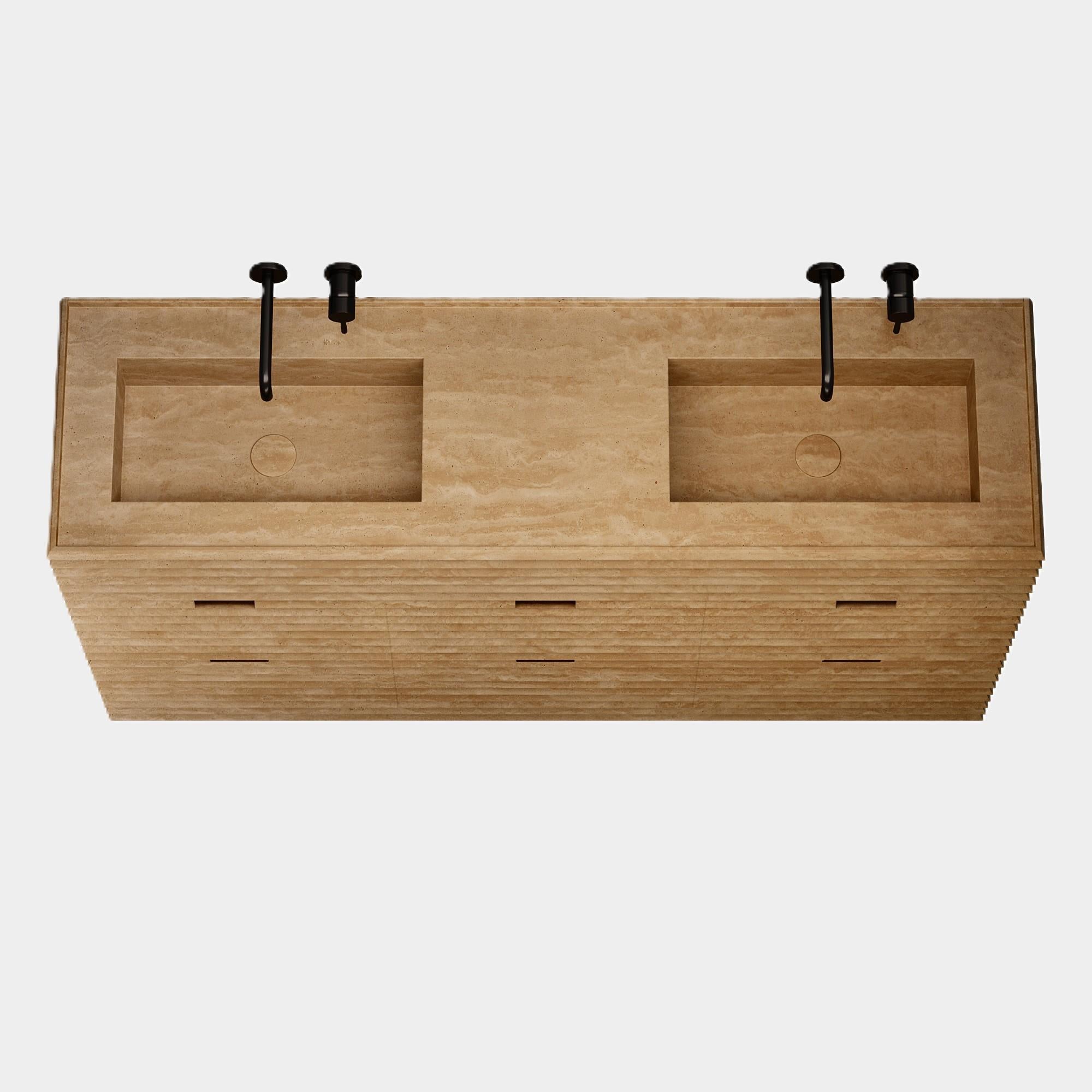 Njord – gerippter Marmor – Waschtisch mit doppeltem Basin für das Badezimmer – Beigefarbenes Travertin (Portugiesisch) im Angebot