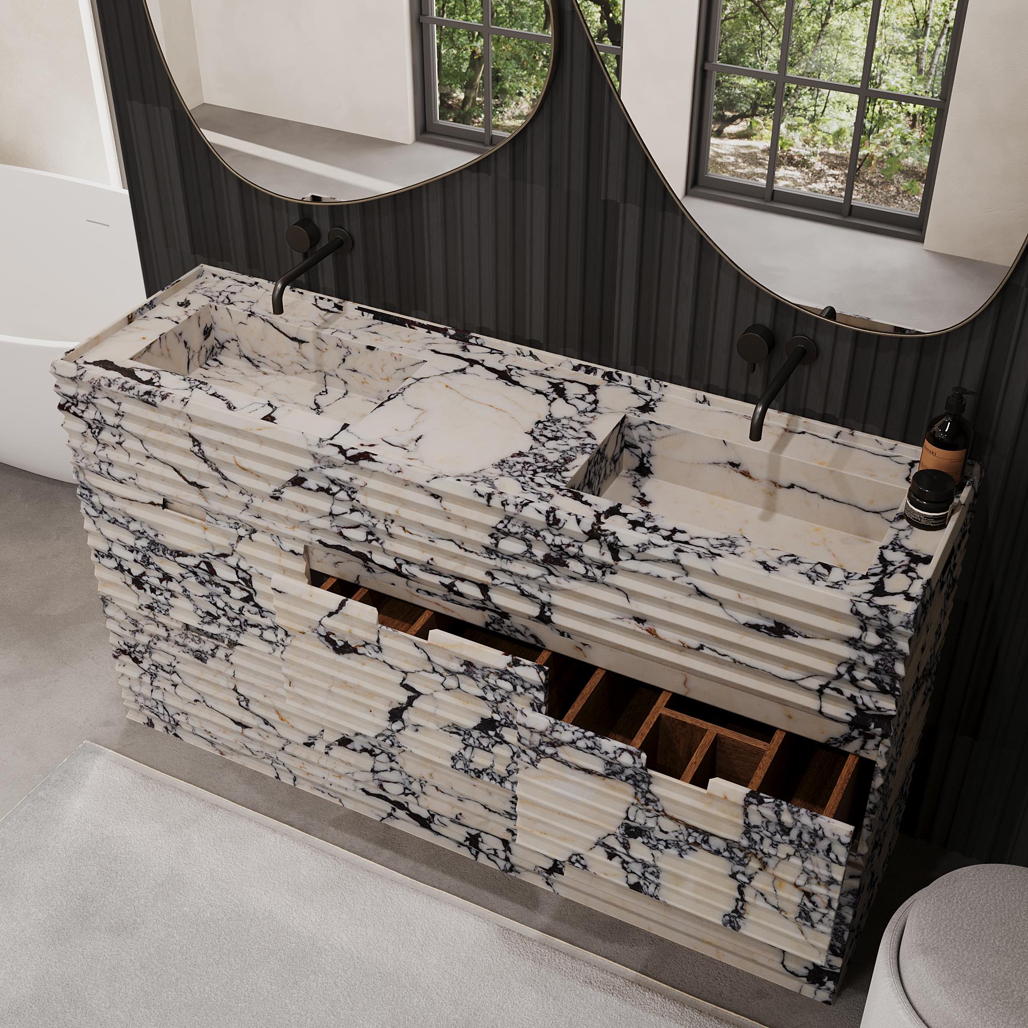Scandinave moderne Coiffeuse de salle de bain à double bassin en marbre côtelé Njord - Calacatta Viola en vente
