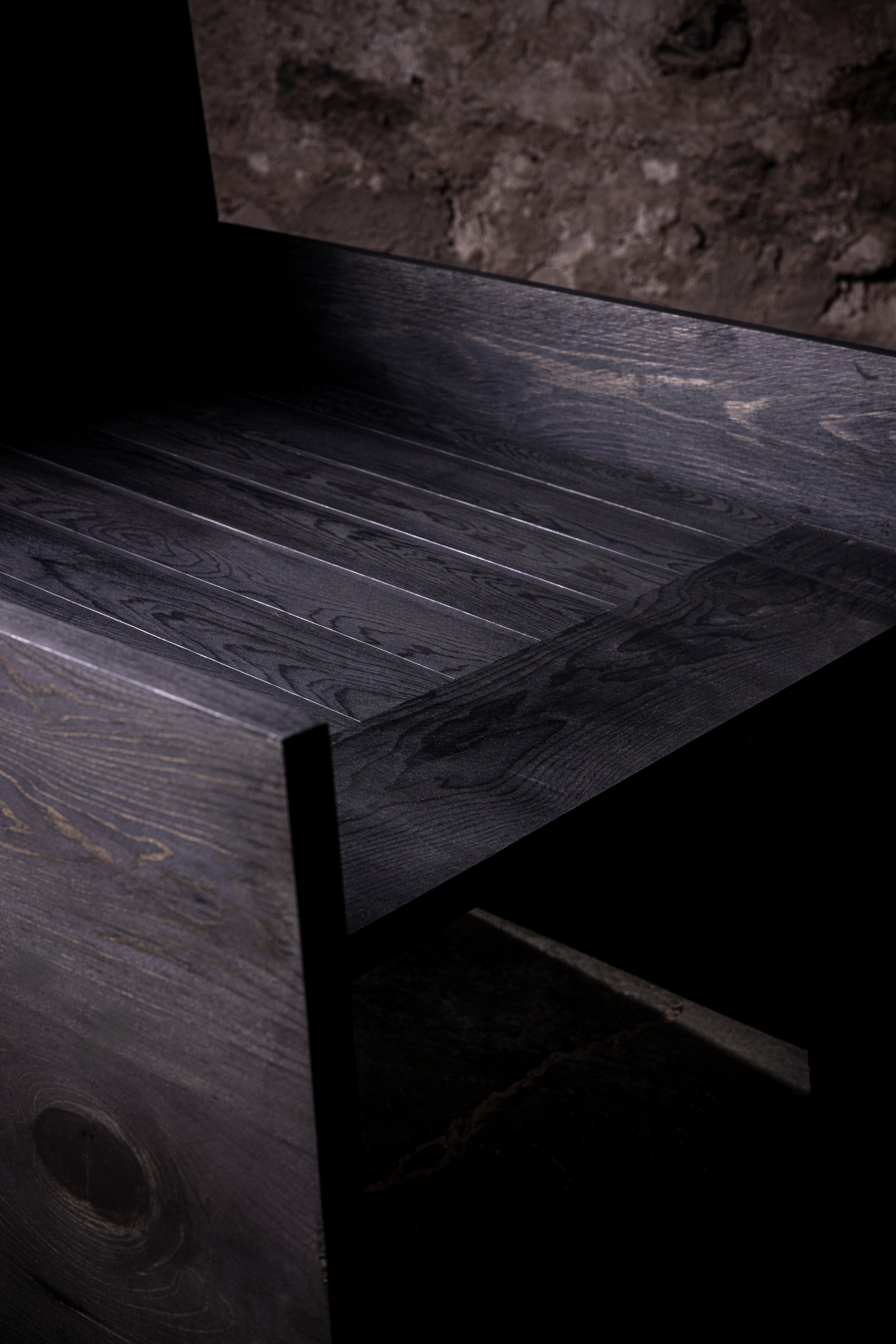 Moderne Chaise longue NM en pin noir massif par No Age Studio en vente