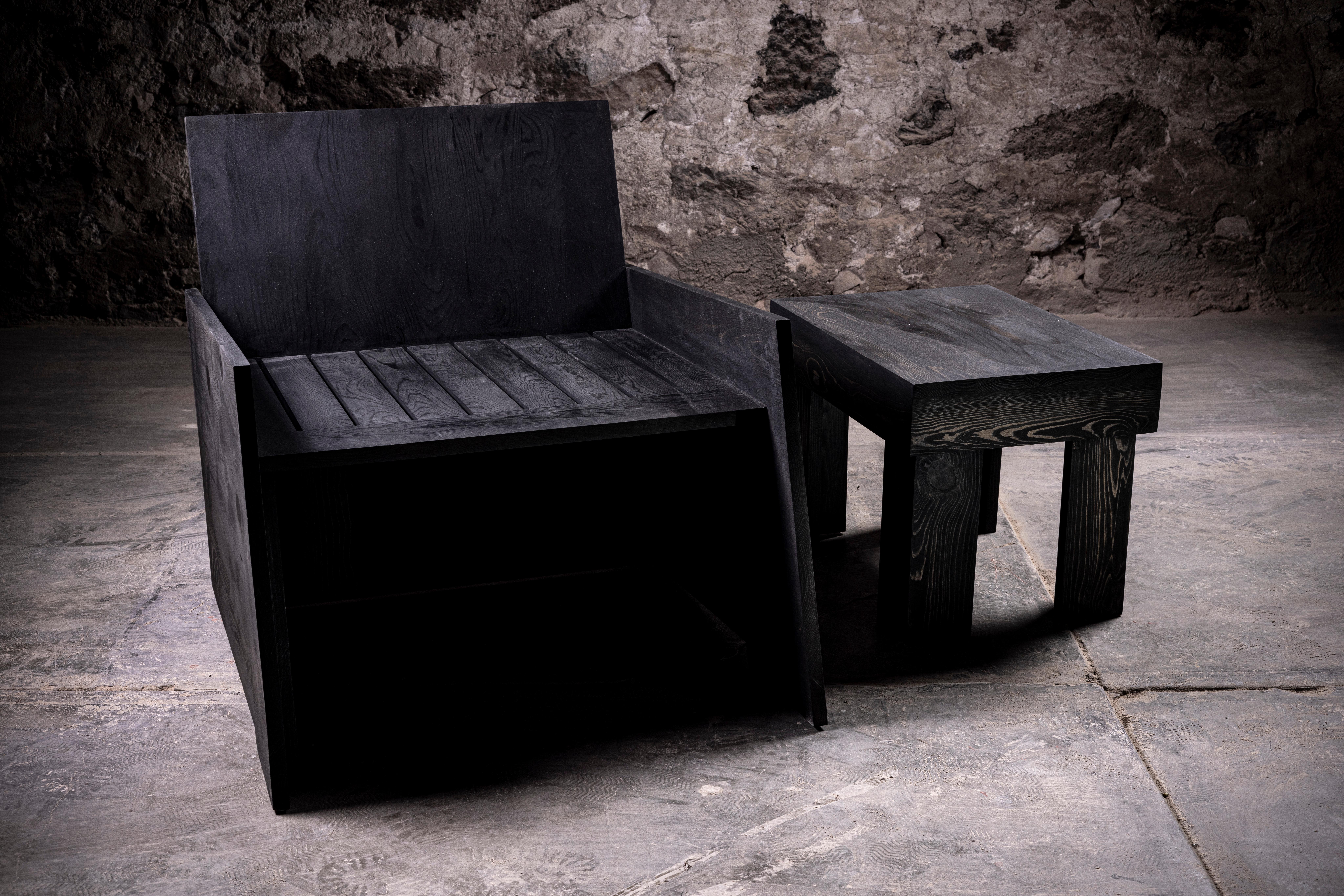 Chaise longue NM en pin noir massif par No Age Studio Neuf - En vente à Geneve, CH