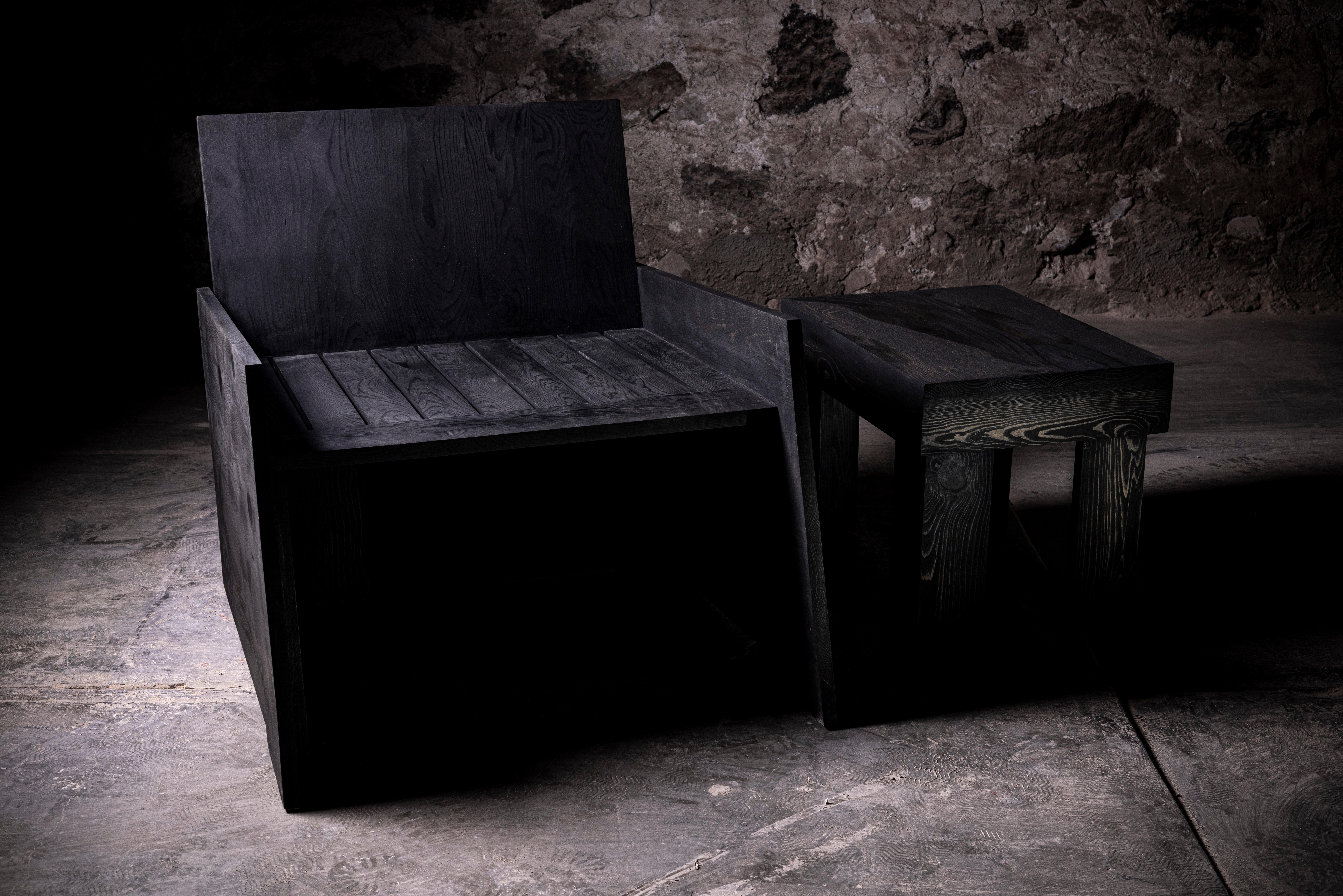 XXIe siècle et contemporain Chaise longue NM en pin noir massif par No Age Studio en vente