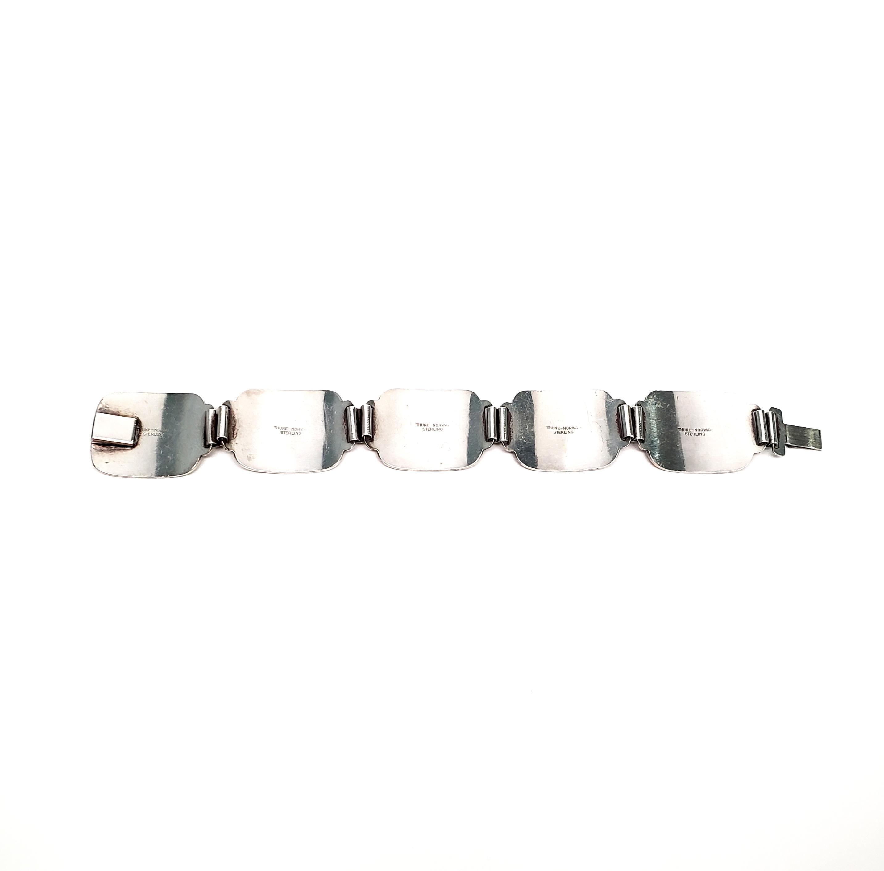 NM Thune of Norway Armband aus Sterlingsilber.

5-Panel-Armband mit 2 alternierenden  szenen aus einer Ehe.

Maße: ca. 7
