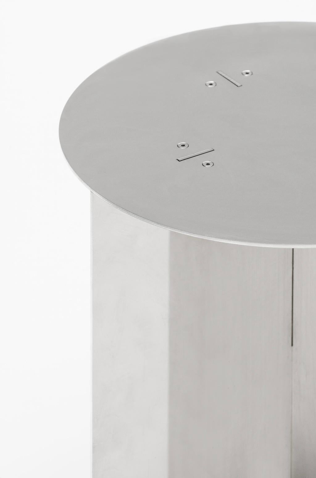 NM06 stool is made entirely of high polidshed stainless steel. The object is structured with 3mm thick steel blades interlocked together.
The idea of working with only one material, and therefore only one supplier, is dictated by the desire to