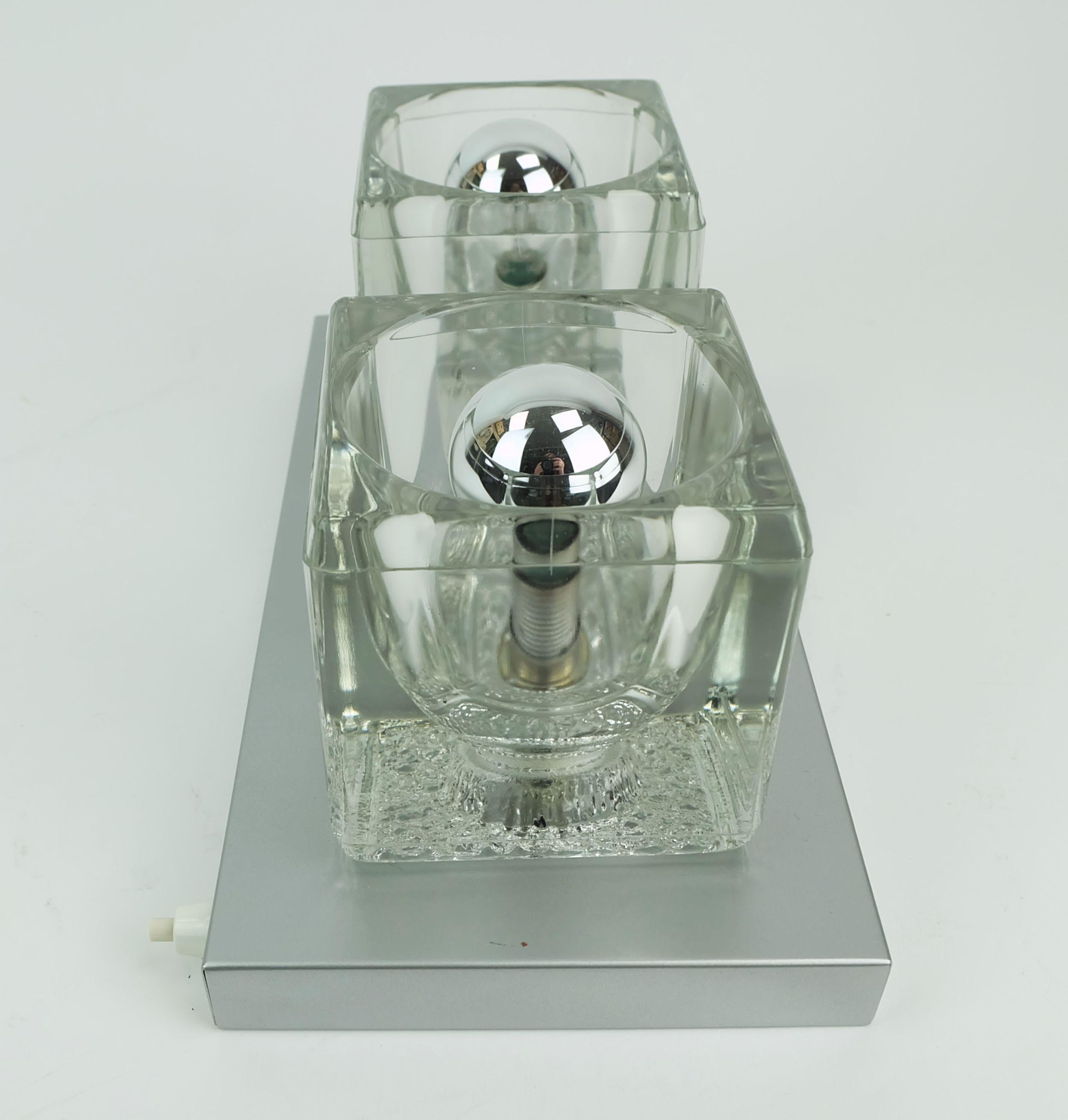 no. 1 di 2: SCONCE vintage di metà secolo di Peill & Putzler con 2 cubi di vetro anni '60/'70 in vendita 2
