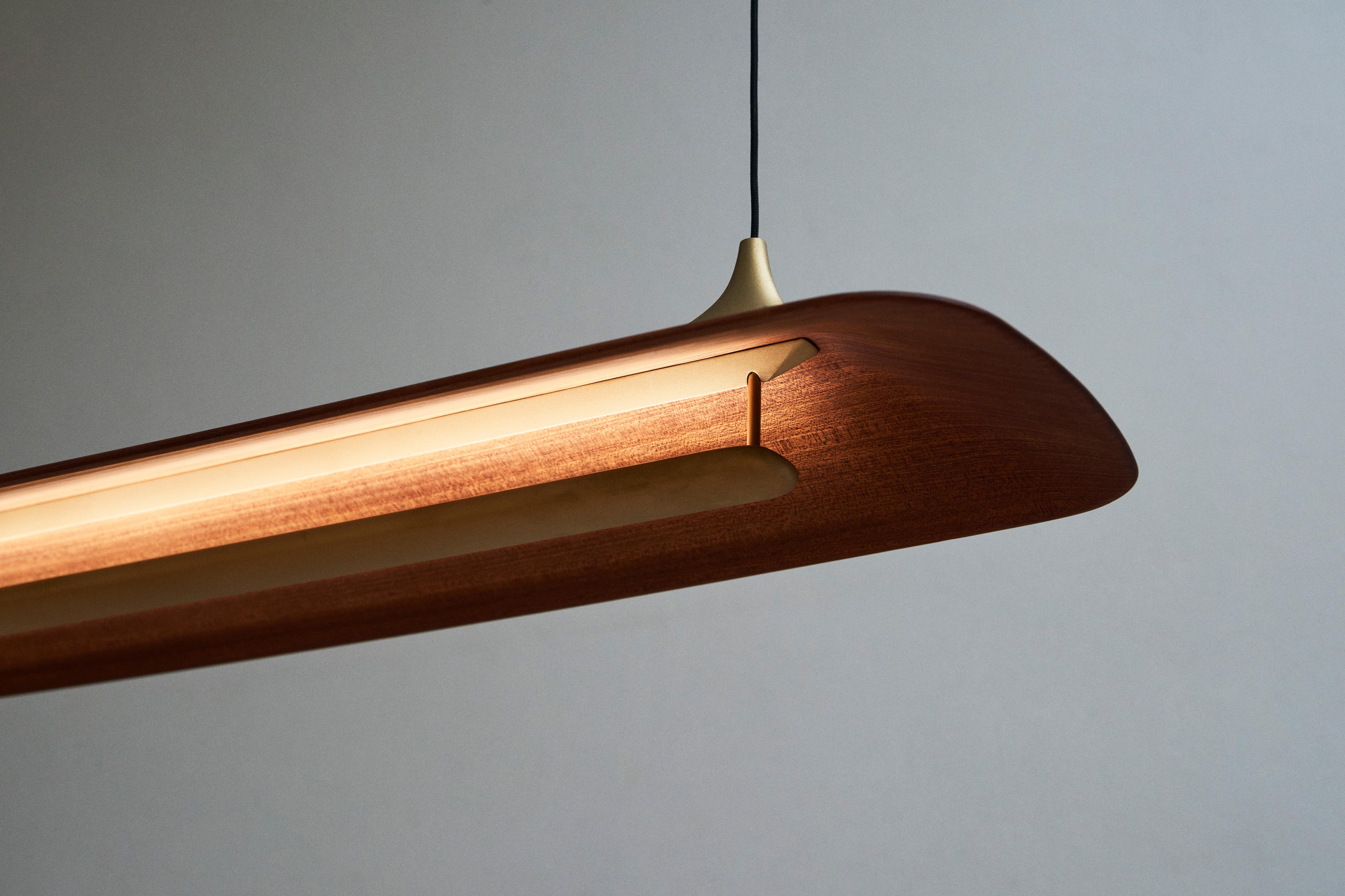 N. 1 Lampada a sospensione in legno di mogano Sipo di MERNØE in vendita 3