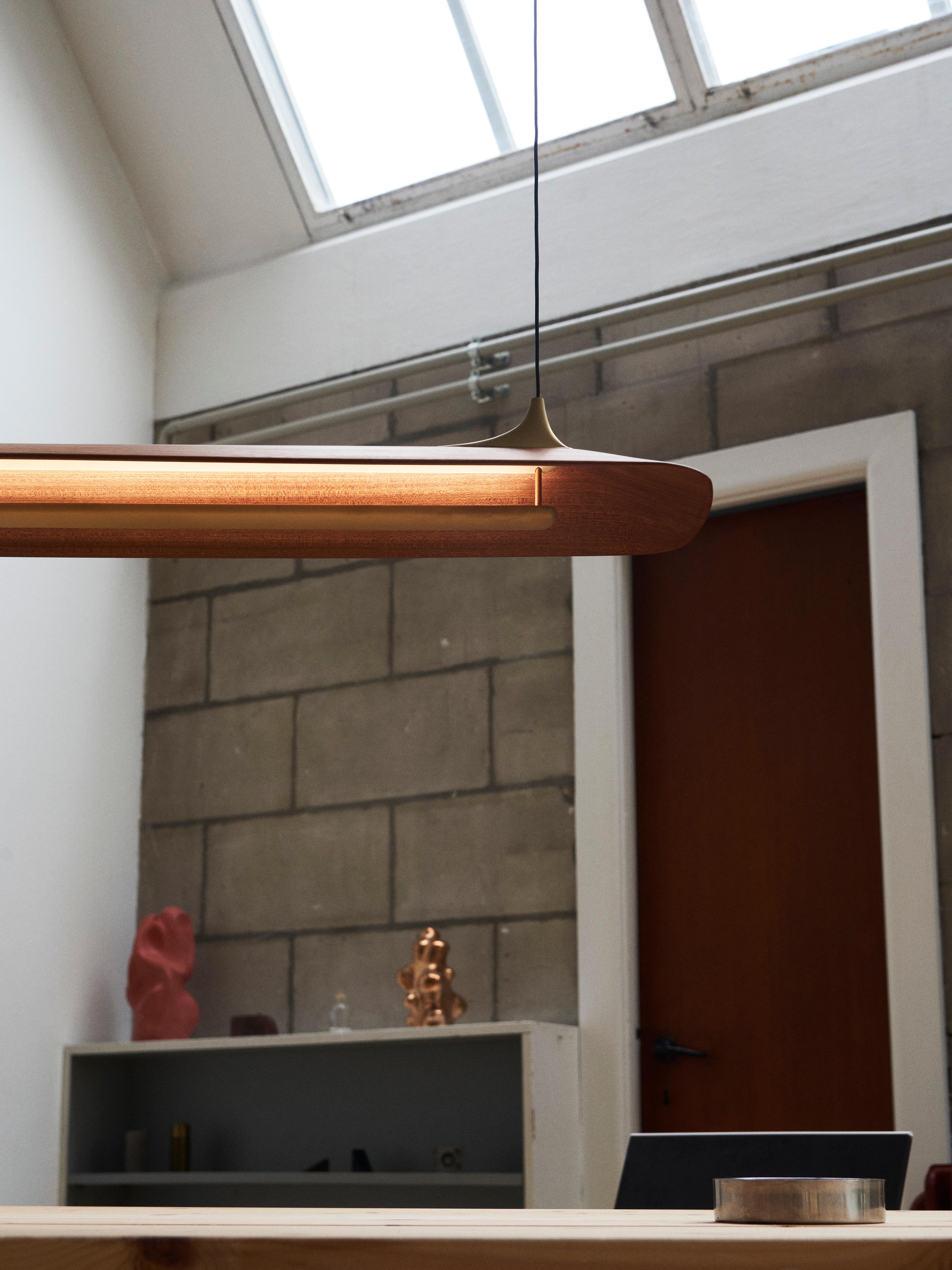 Danese N. 1 Lampada a sospensione in legno di mogano Sipo di MERNØE in vendita