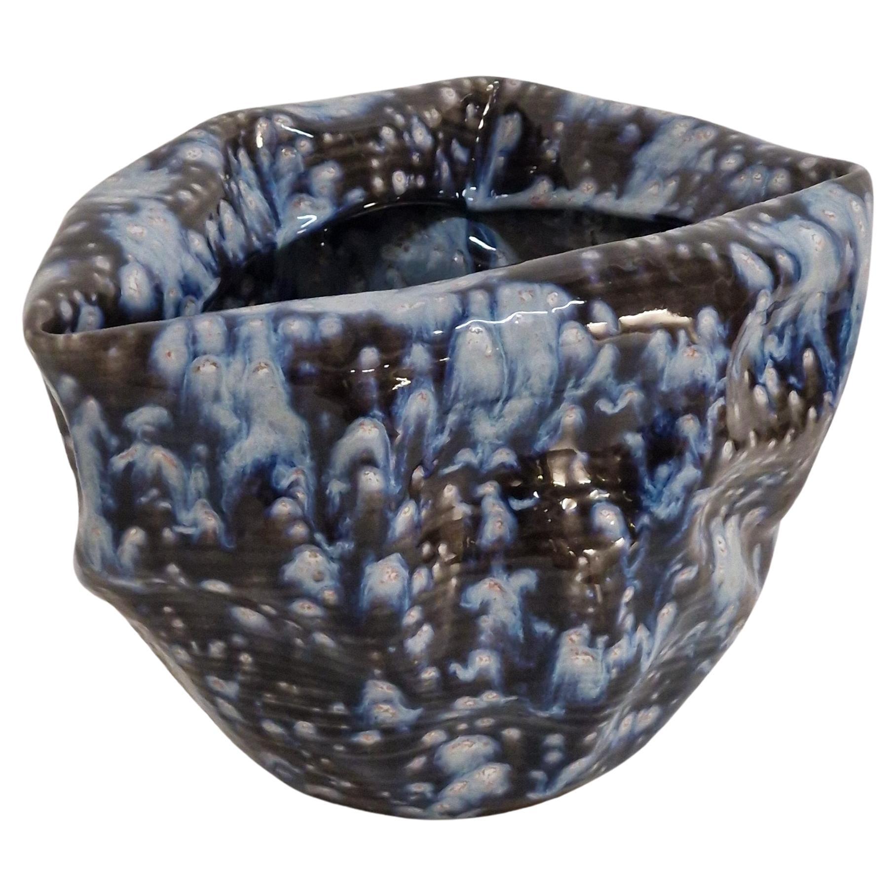 N. 160 Grande scultura irregolare in ceramica con smalto nero e blu
