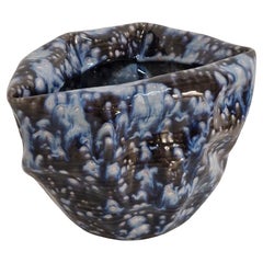 N. 160 Grande scultura irregolare in ceramica con smalto nero e blu