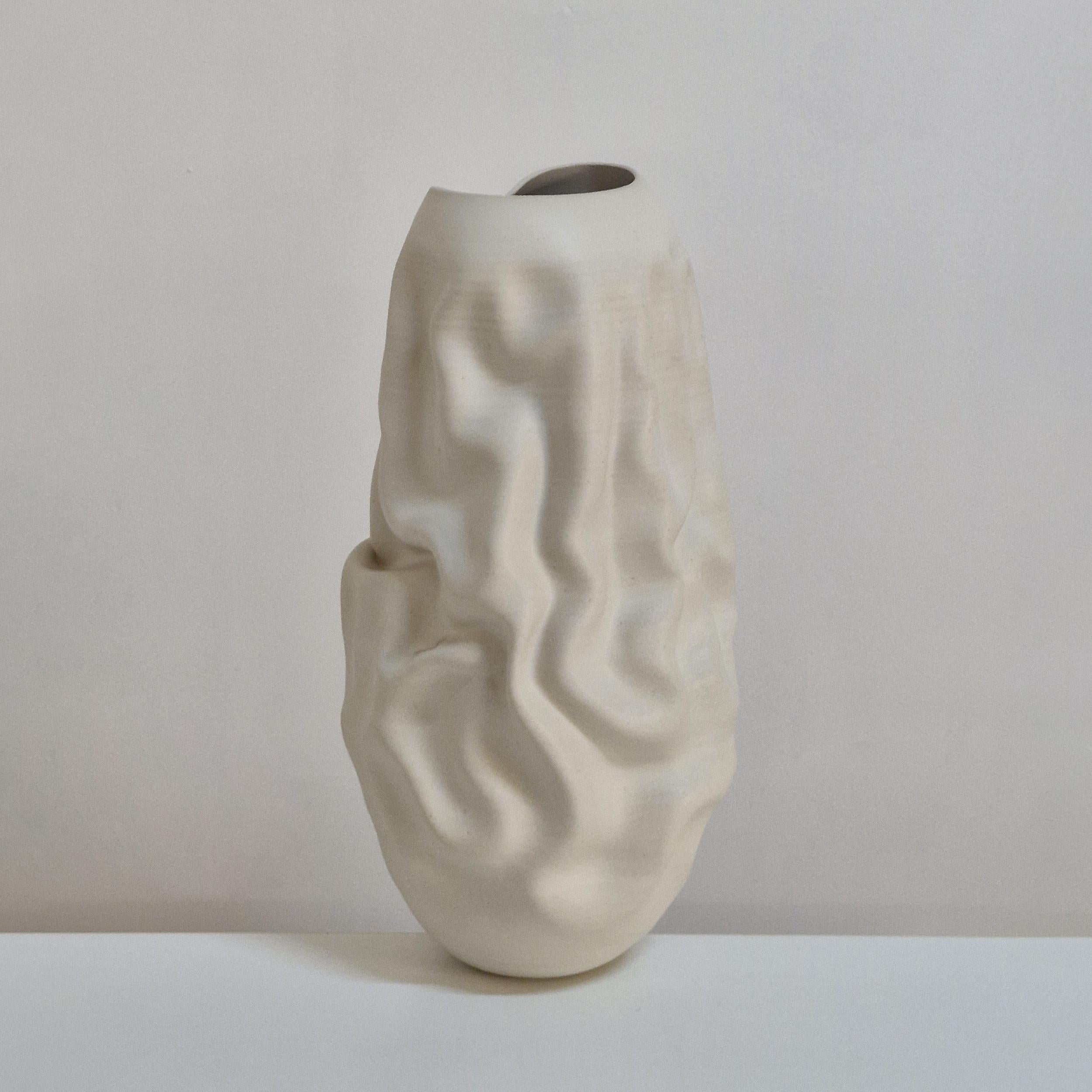 No. 163 White Crumpled Form Vessel, Unique Ceramic Sculpture In New Condition For Sale In London, London