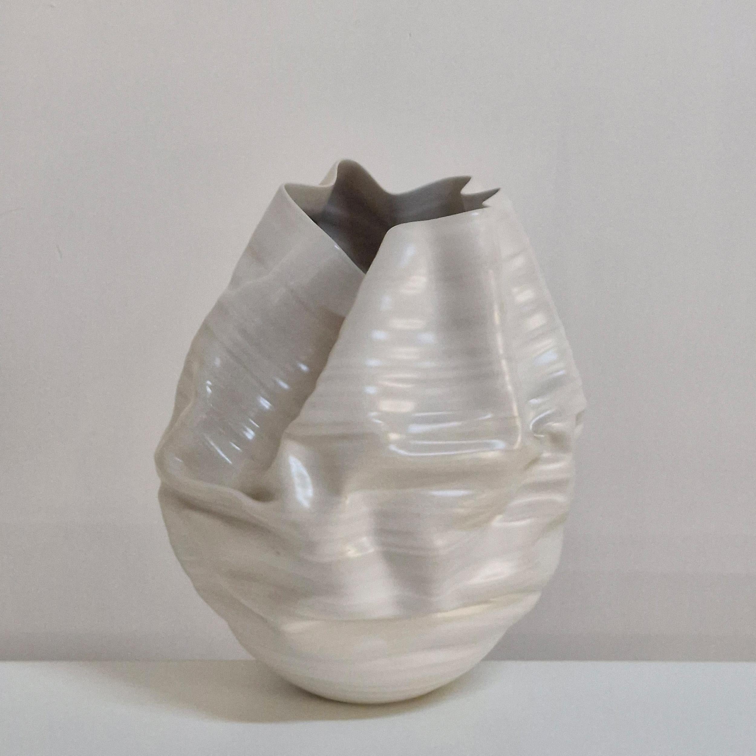 Espagnol No. 165 Vase en céramique blanche de forme Whiting, Sculpture unique en vente