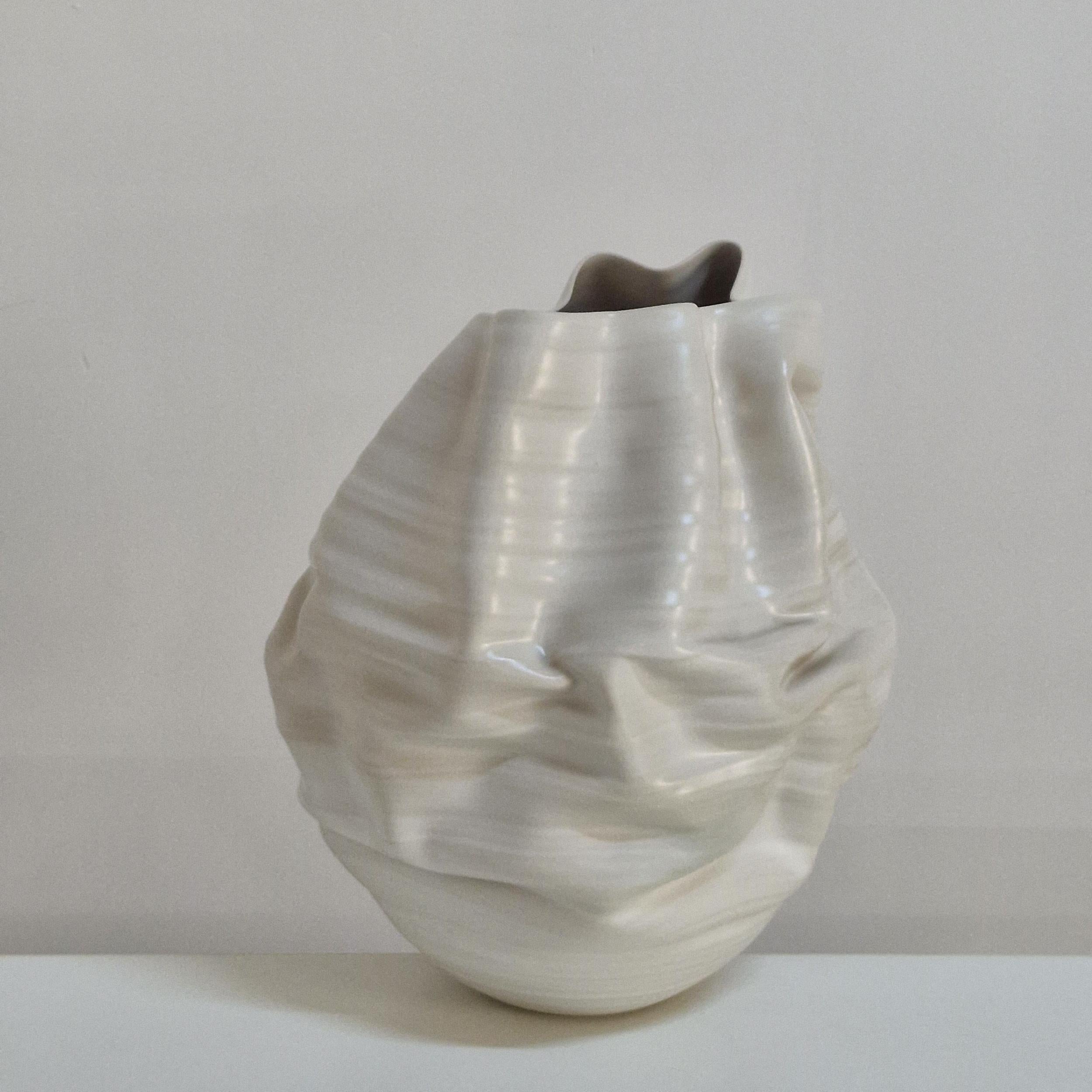 No. 165 Vase en céramique blanche de forme Whiting, Sculpture unique Neuf - En vente à London, London