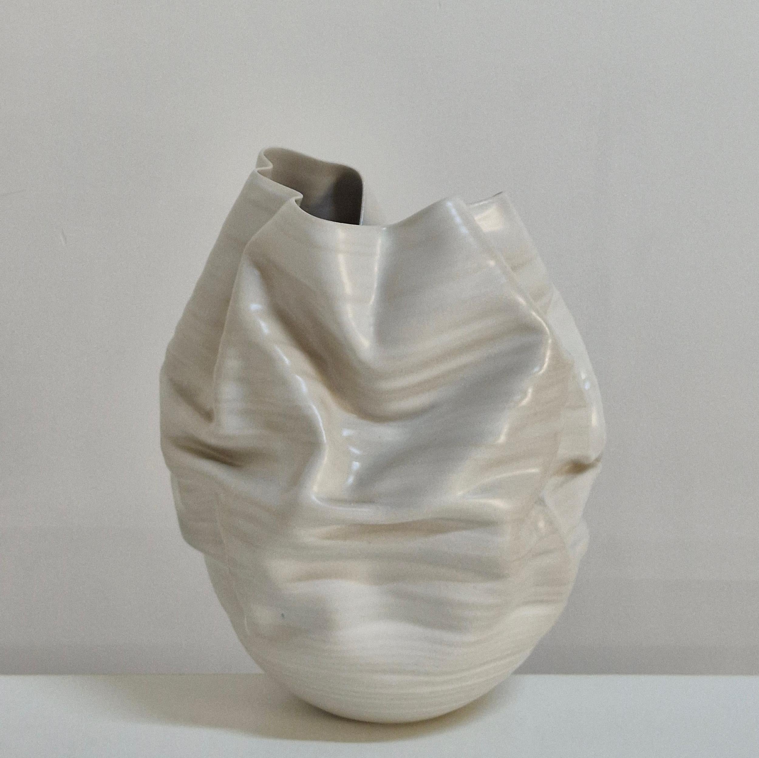 Céramique No. 165 Vase en céramique blanche de forme Whiting, Sculpture unique en vente