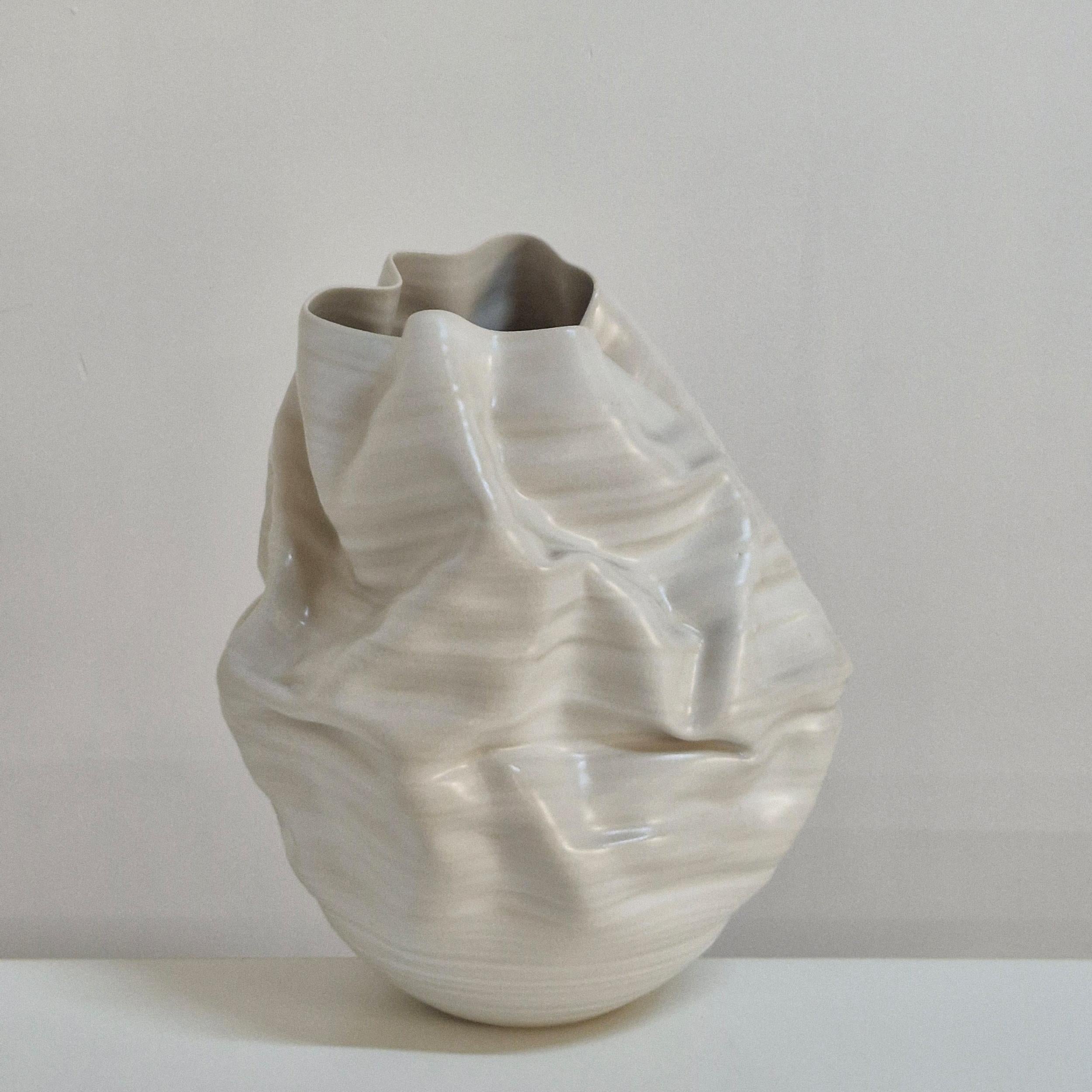 No. 165 Vase en céramique blanche de forme Whiting, Sculpture unique en vente 1