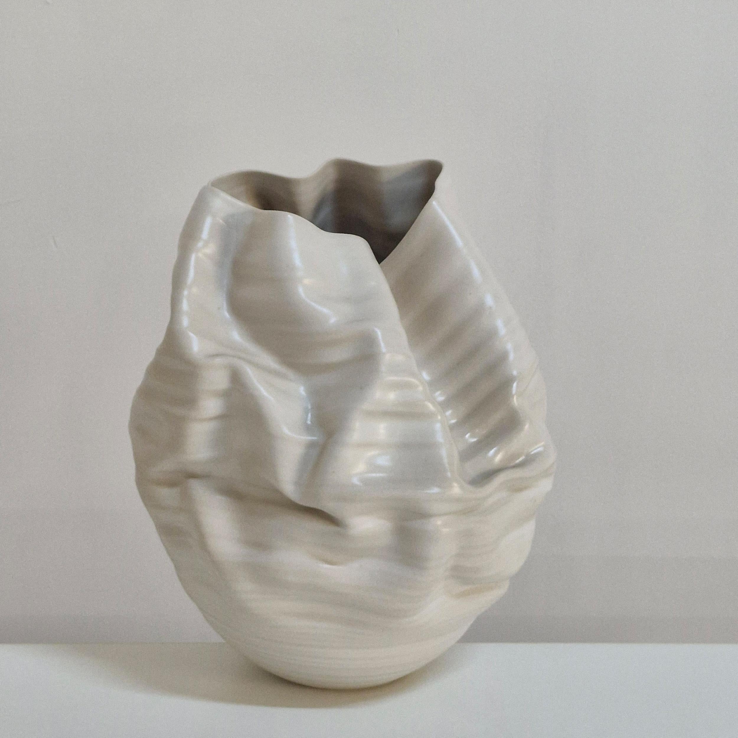 No. 165 Vase en céramique blanche de forme Whiting, Sculpture unique en vente 2