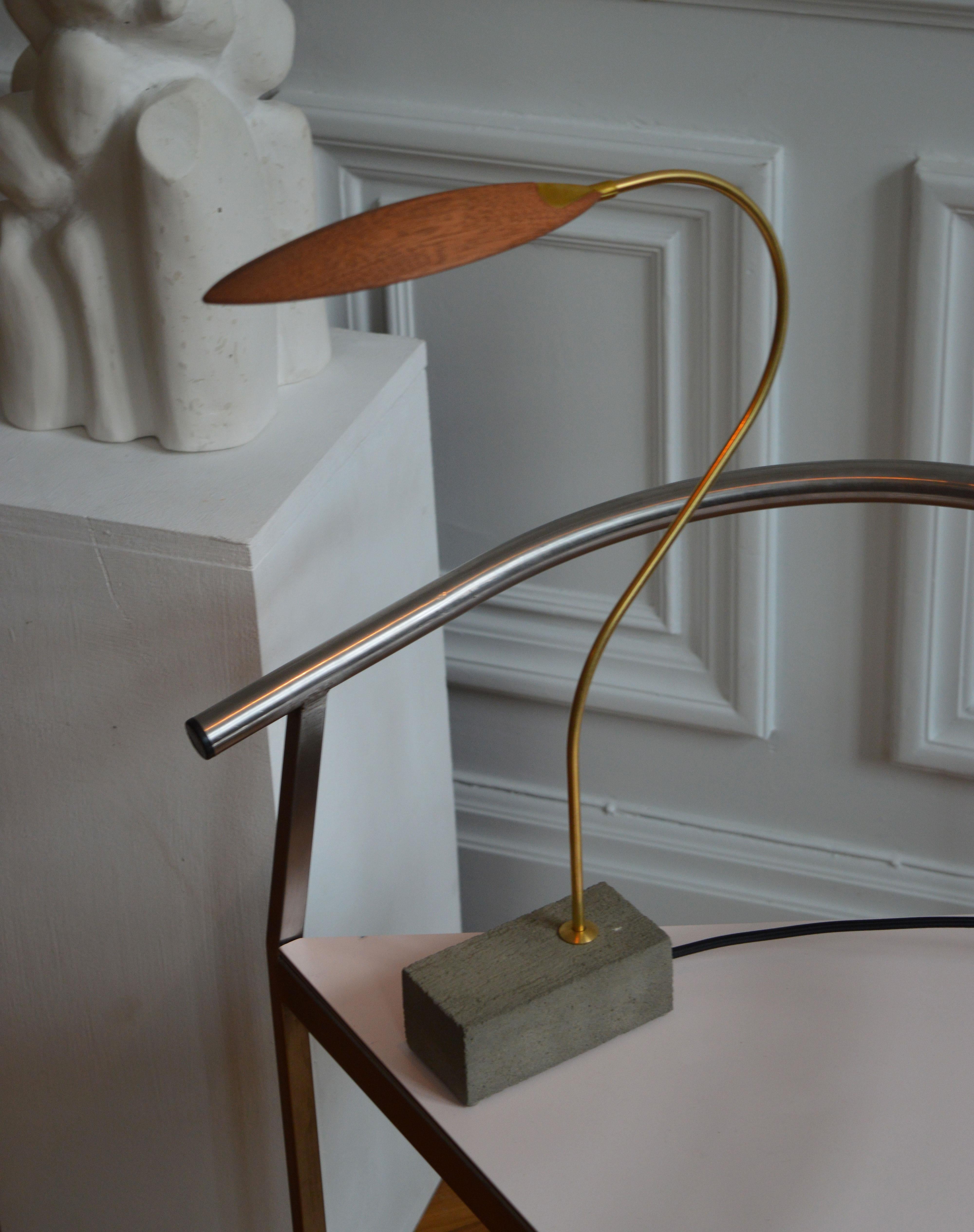 Autre No. 2 Lampe à poser en bois d'orme par Mernøe en vente